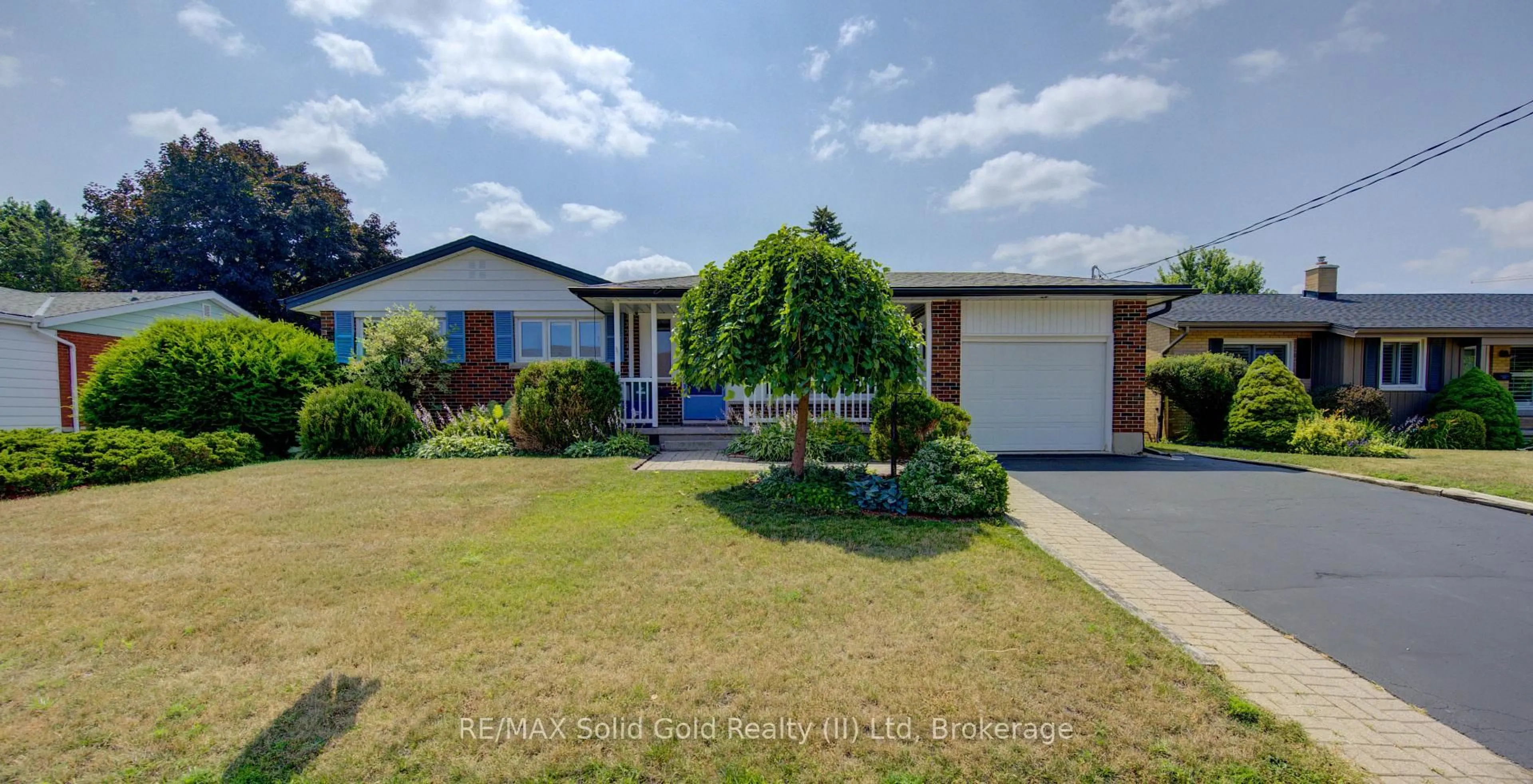 A pic from outside/outdoor area/front of a property/back of a property/a pic from drone, street for 139 Trafalgar Ave, Kitchener Ontario N2A 1Z5