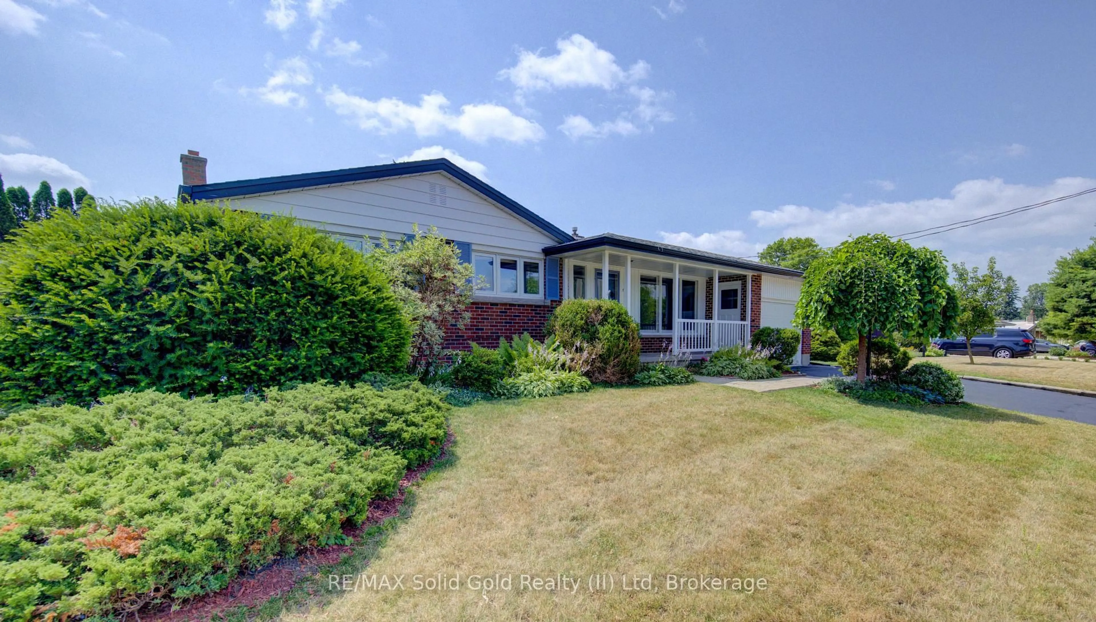 A pic from outside/outdoor area/front of a property/back of a property/a pic from drone, street for 139 Trafalgar Ave, Kitchener Ontario N2A 1Z5