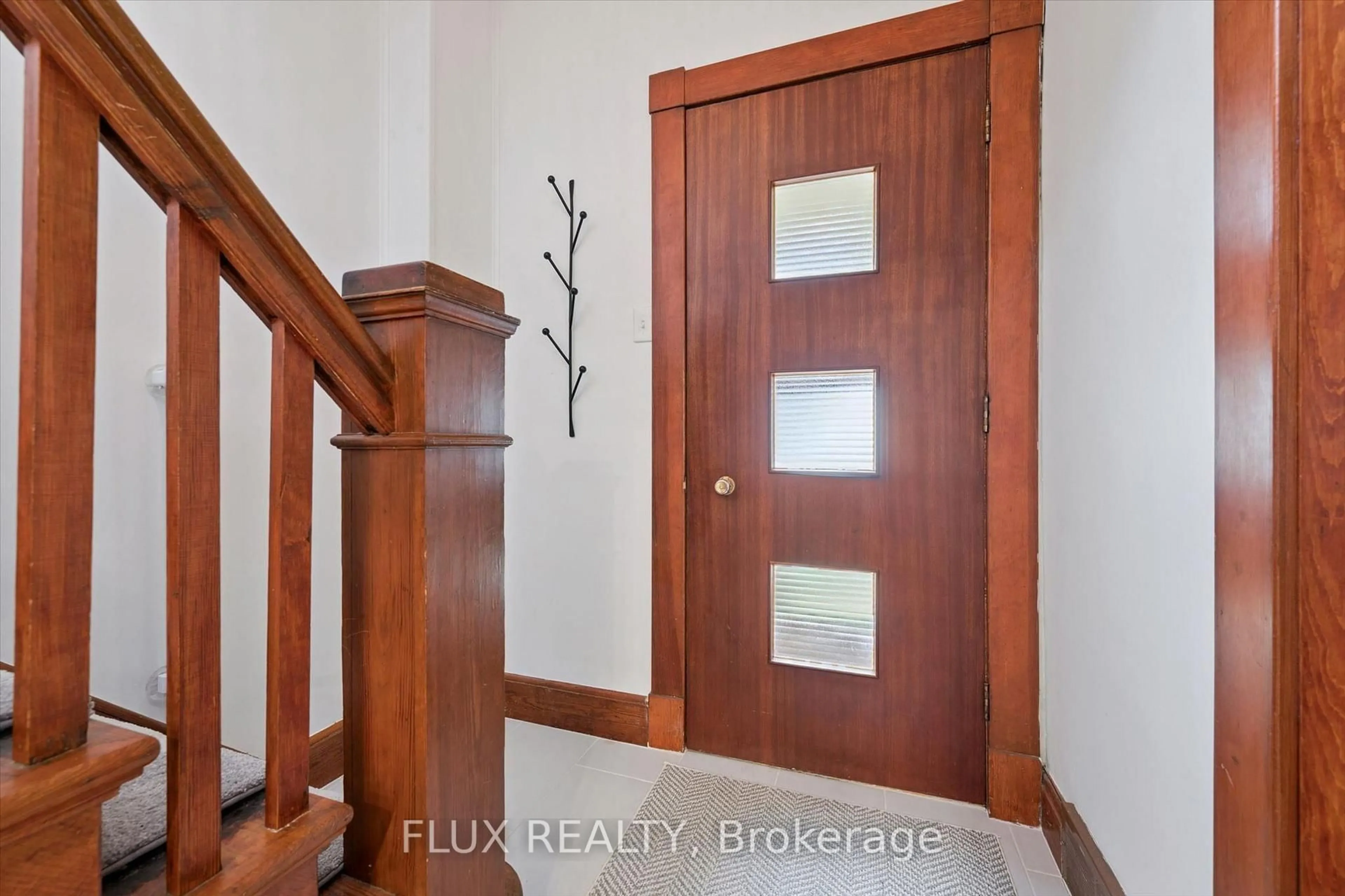 Indoor entryway for 153 Hewat St, Cambridge Ontario N3H 4H2