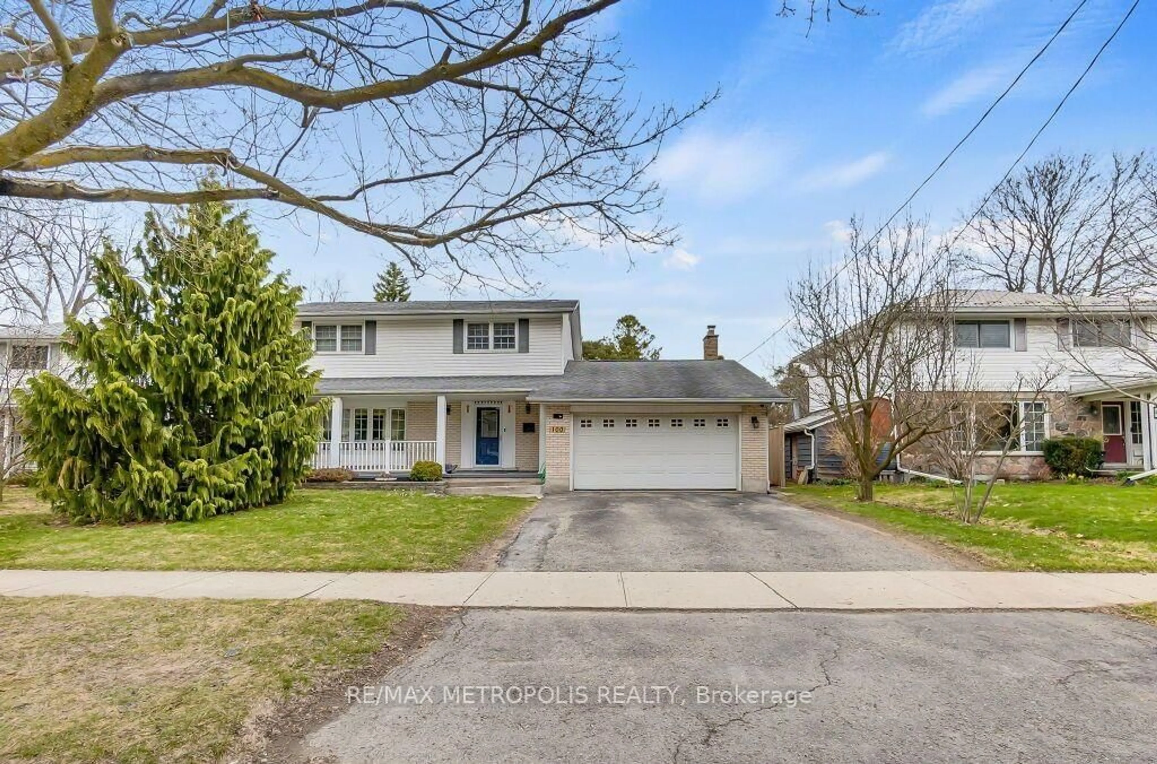 A pic from outside/outdoor area/front of a property/back of a property/a pic from drone, street for 100 Warren Rd, Kitchener Ontario N2M 4T4
