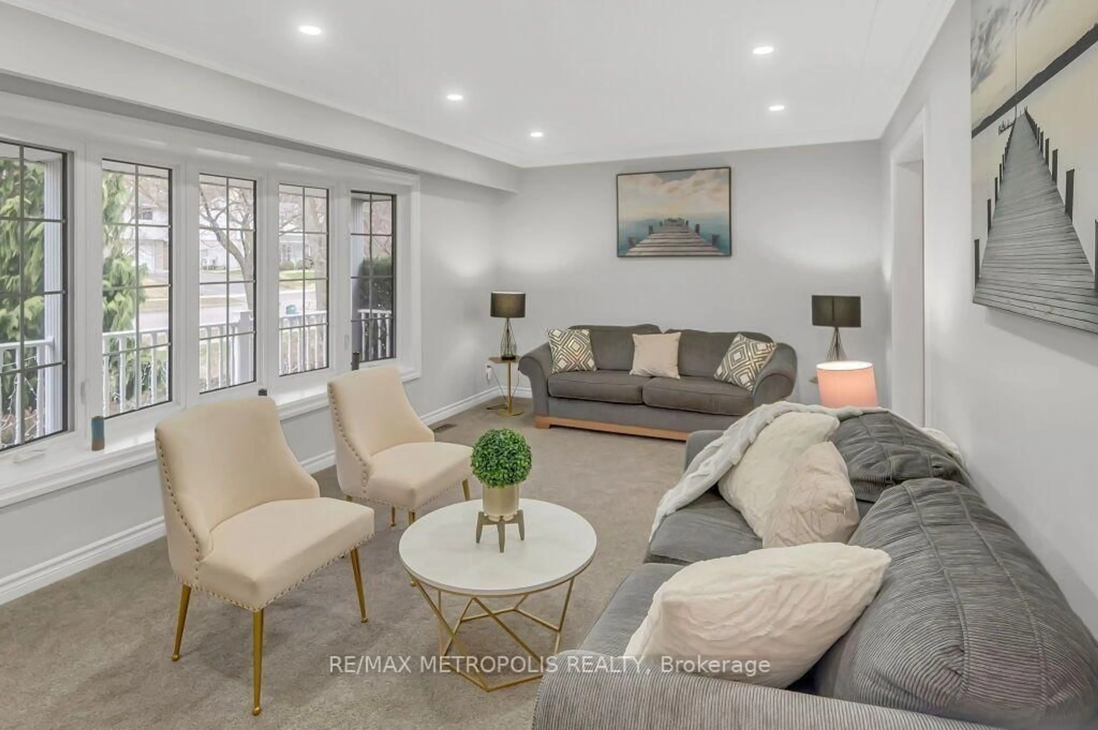 Living room with furniture, unknown for 100 Warren Rd, Kitchener Ontario N2M 4T4