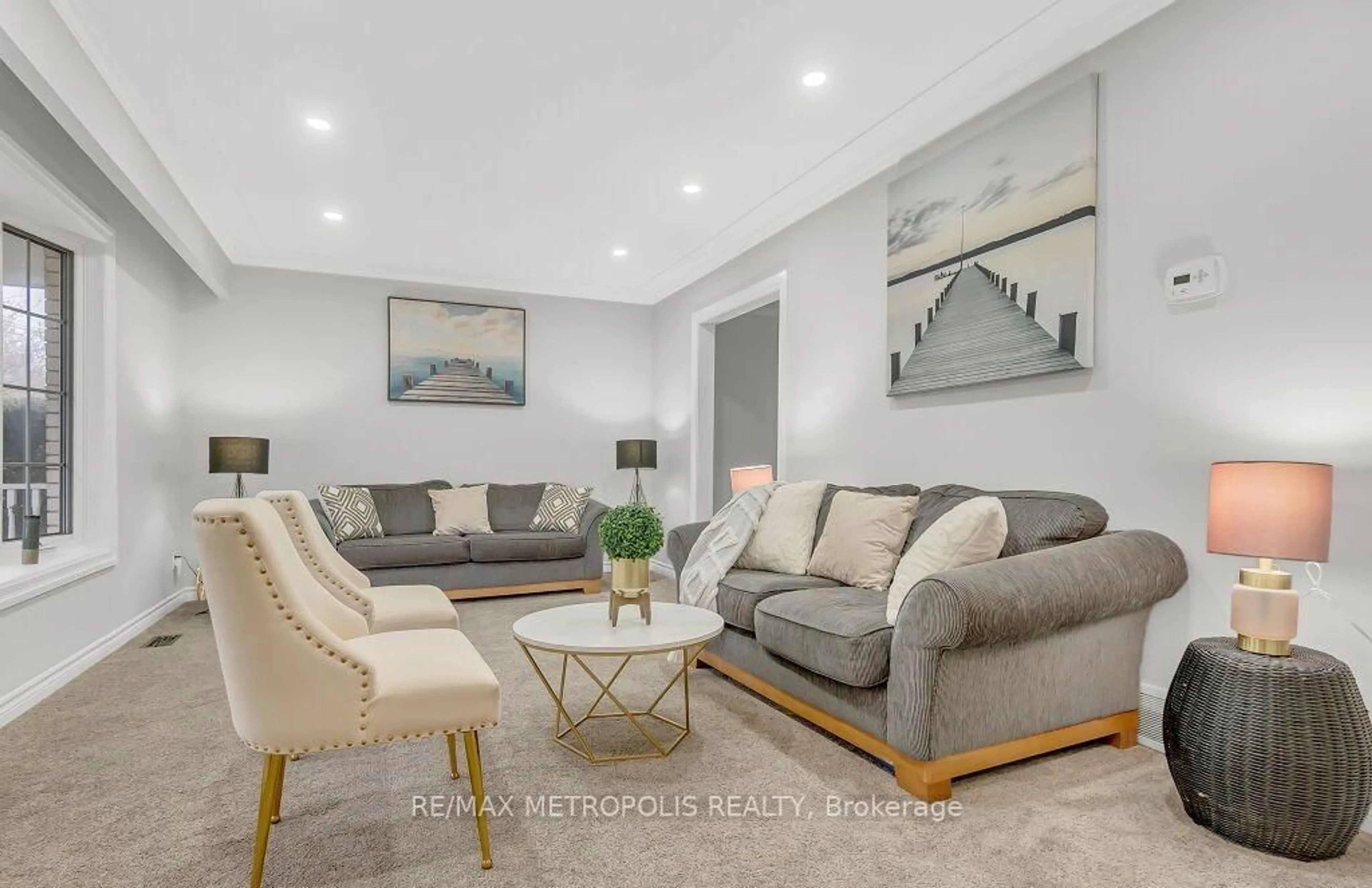 Living room with furniture, unknown for 100 Warren Rd, Kitchener Ontario N2M 4T4