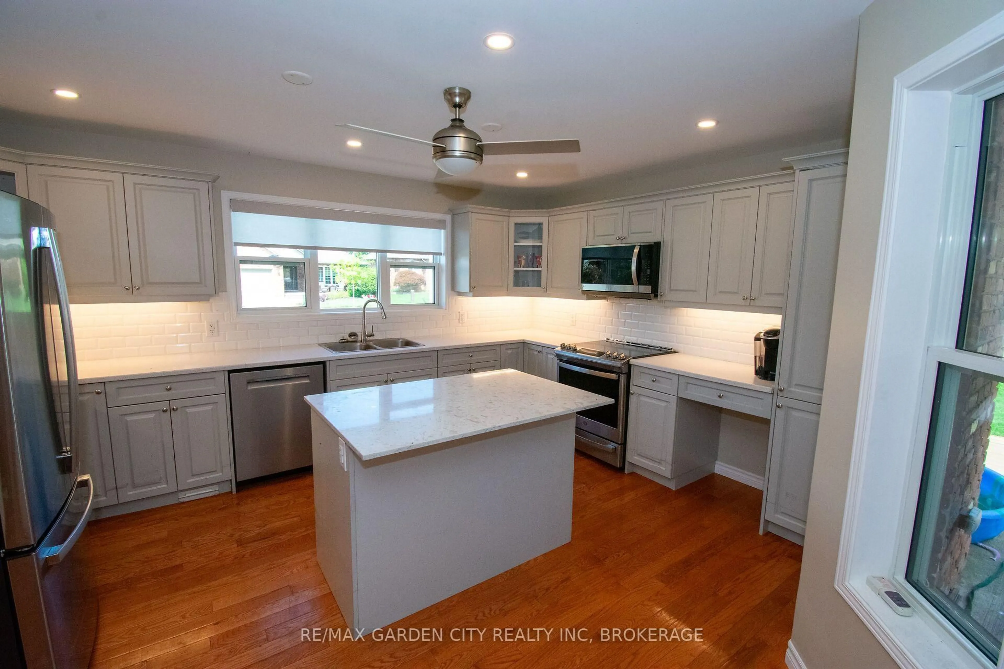 Open concept kitchen, unknown for 26 Las Rd, West Lincoln Ontario L0R 2A0