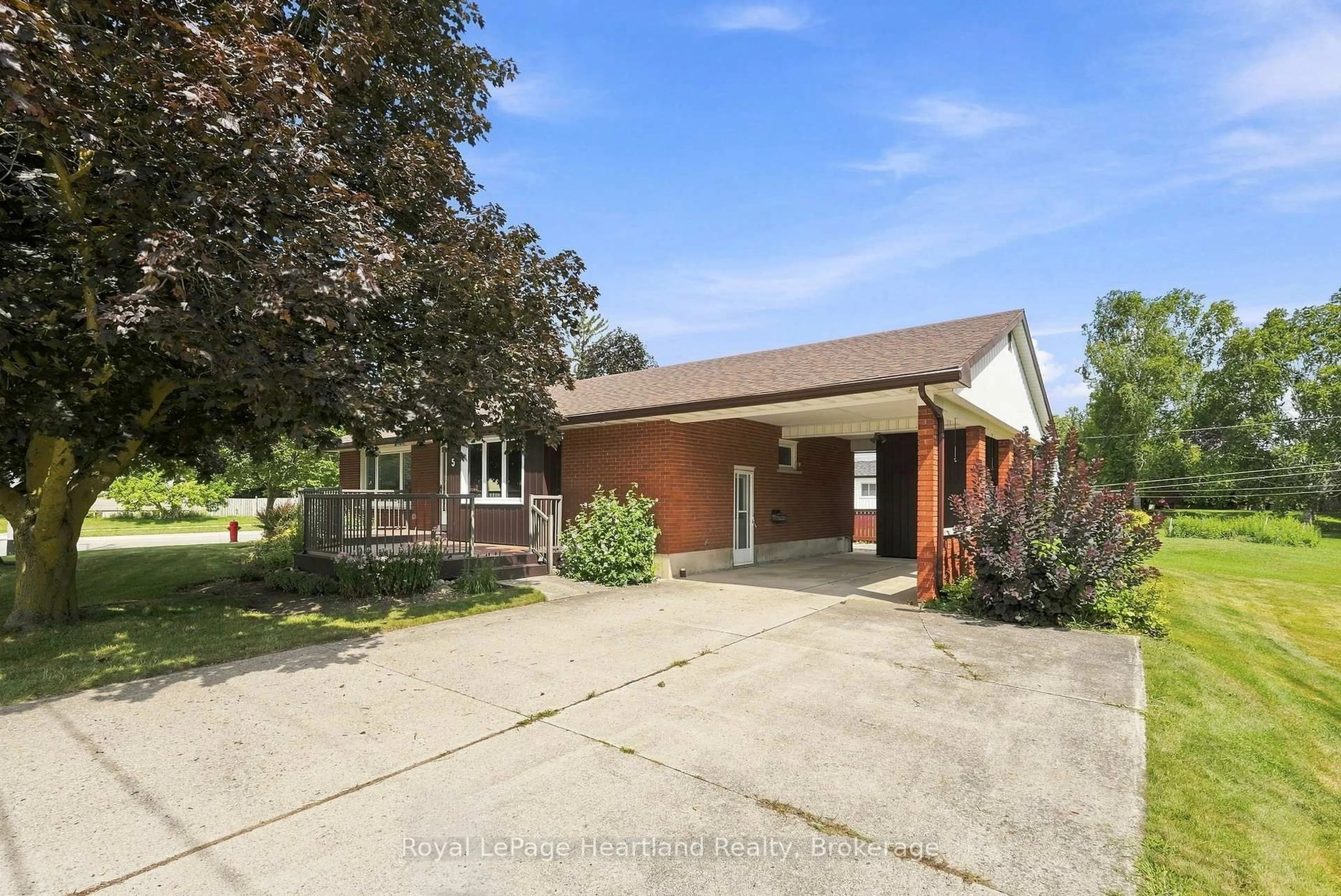 A pic from outside/outdoor area/front of a property/back of a property/a pic from drone, street for 5 King St, Minto Ontario N0G 1Z0
