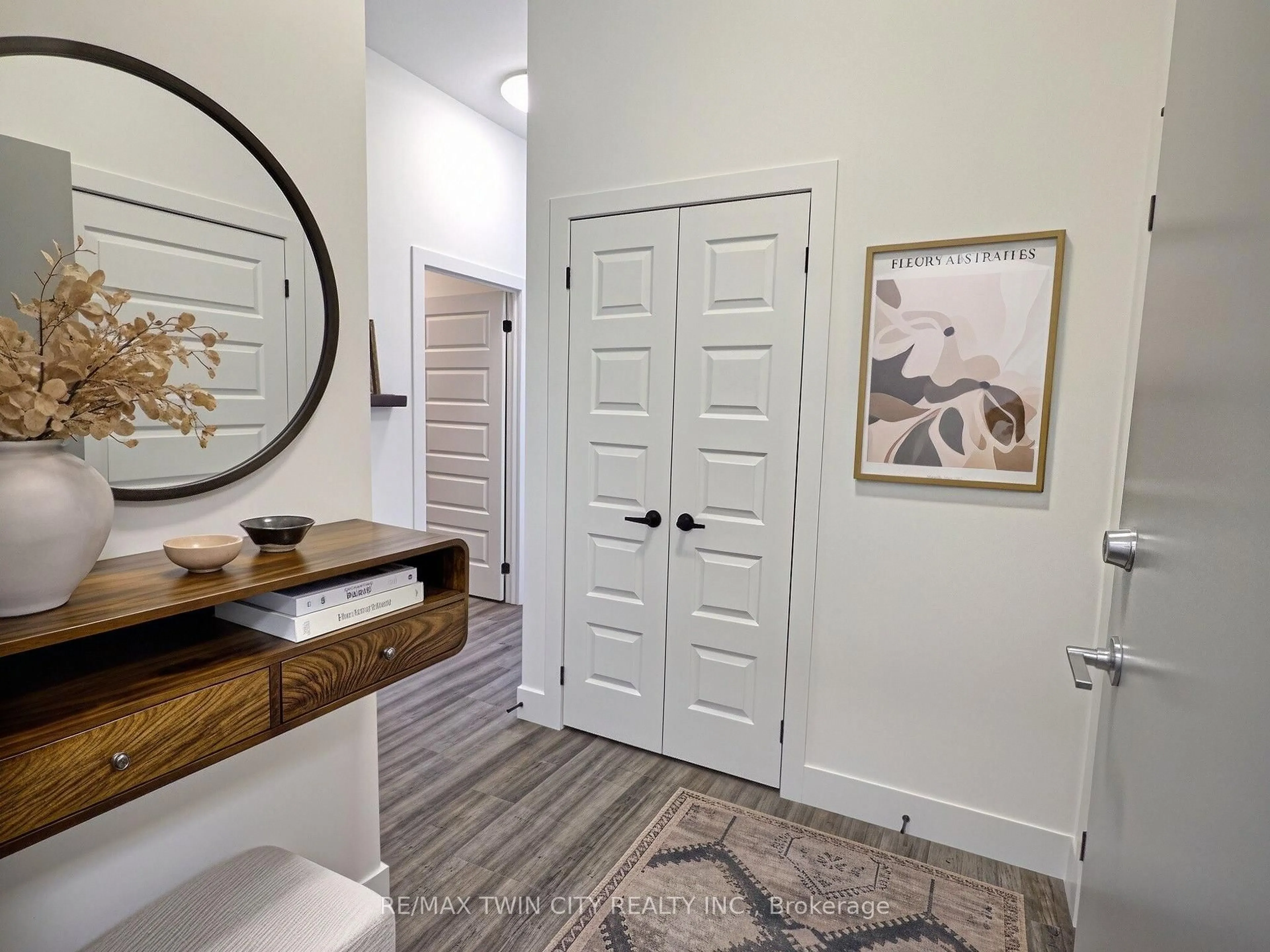 Indoor entryway for 107 Roger St #101, Waterloo Ontario N2J 1A4