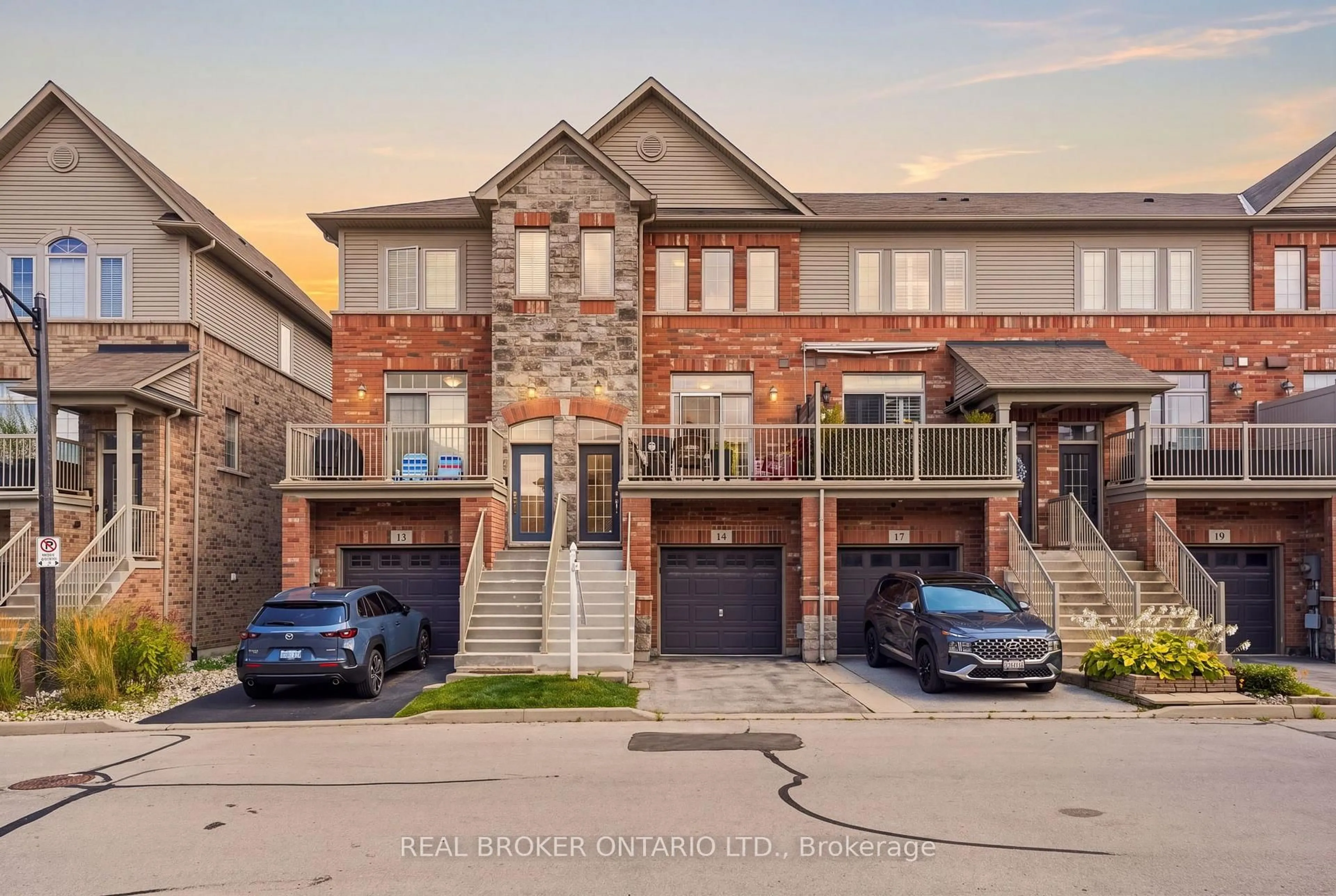 Home with brick exterior material, street for 541 Winston Rd #15, Grimsby Ontario L3M 0C5