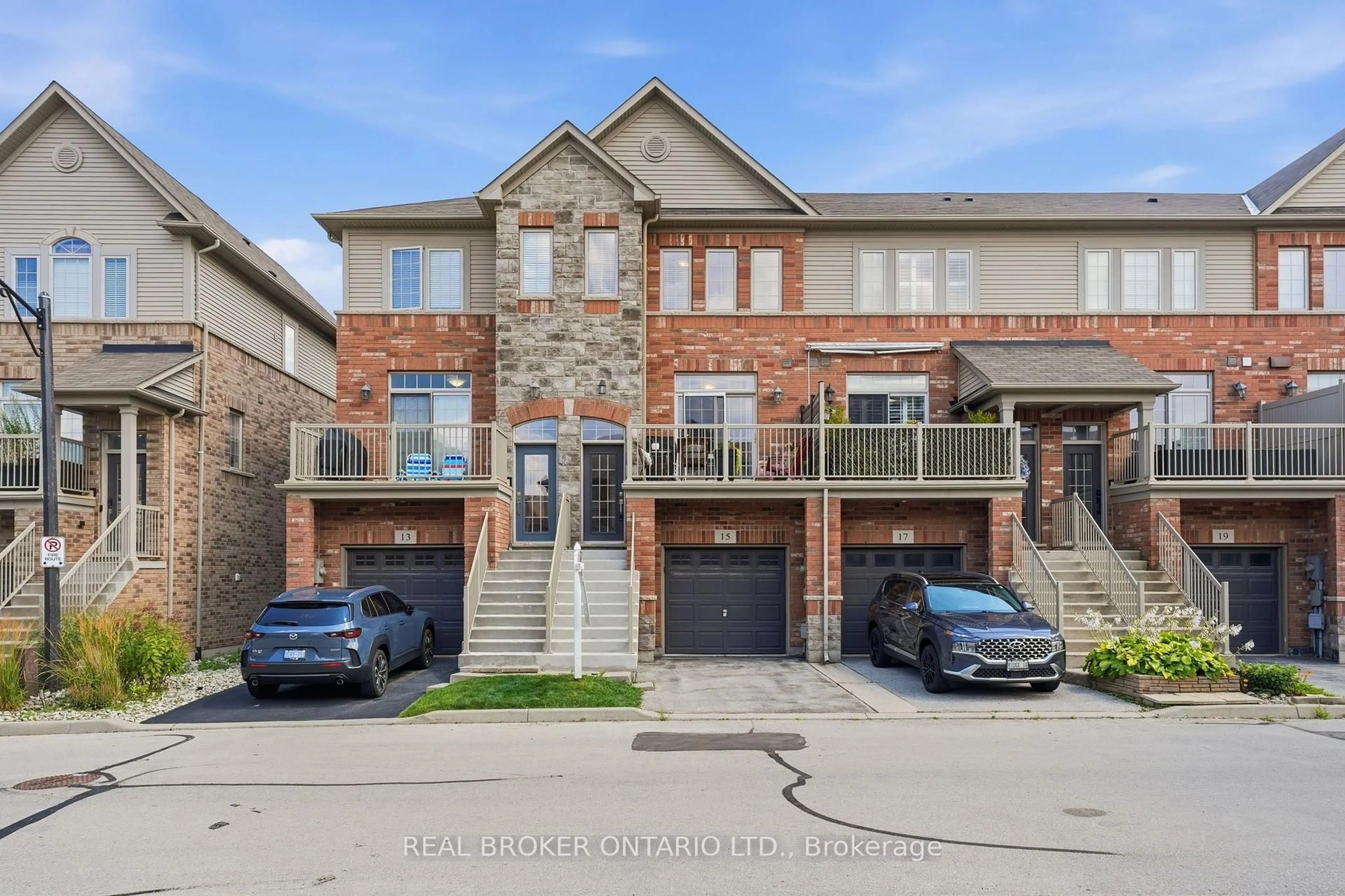 Home with brick exterior material, street for 541 Winston Rd #15, Grimsby Ontario L3M 0C5