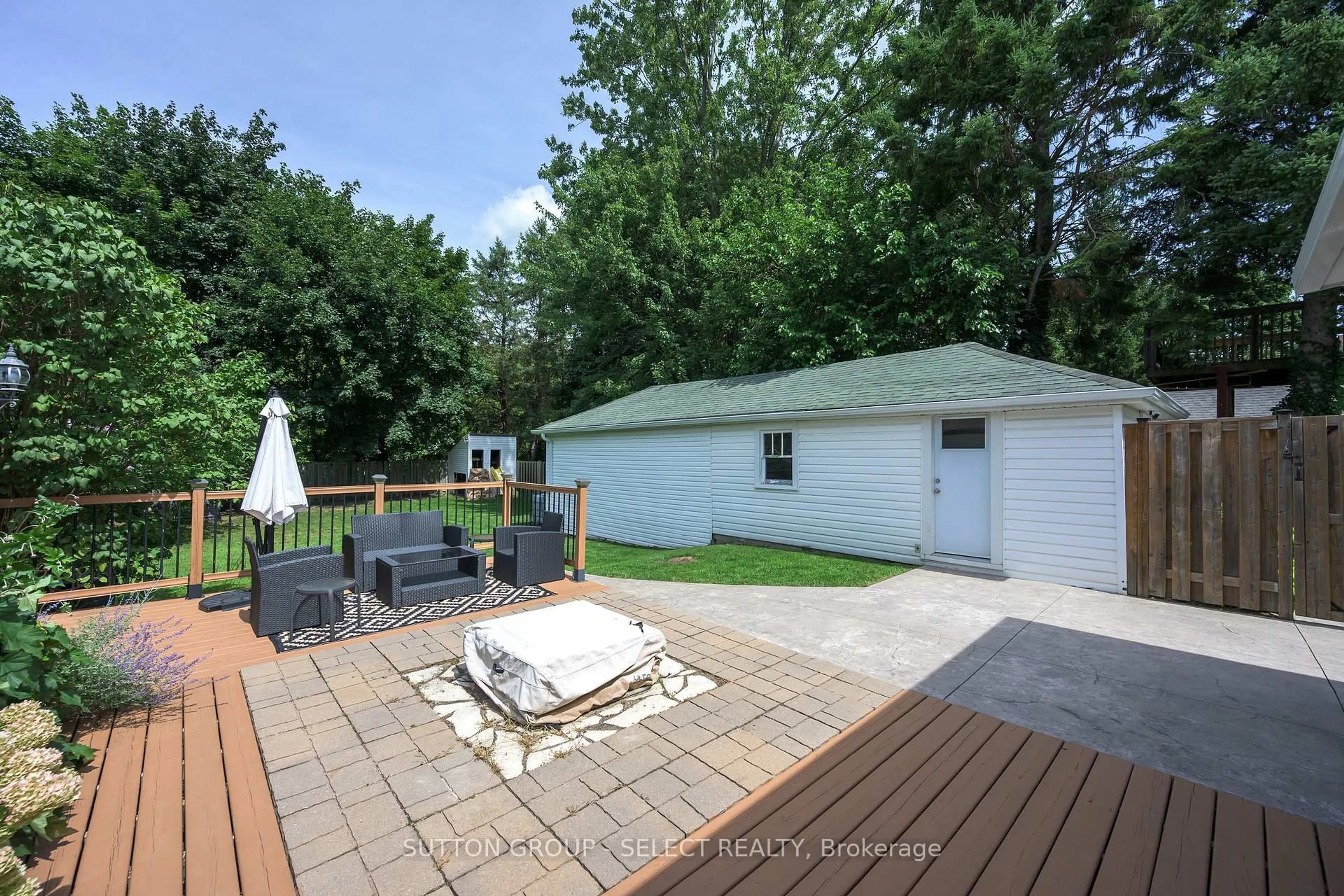Patio, unknown for 1852 Avalon St, London East Ontario N5W 3G8