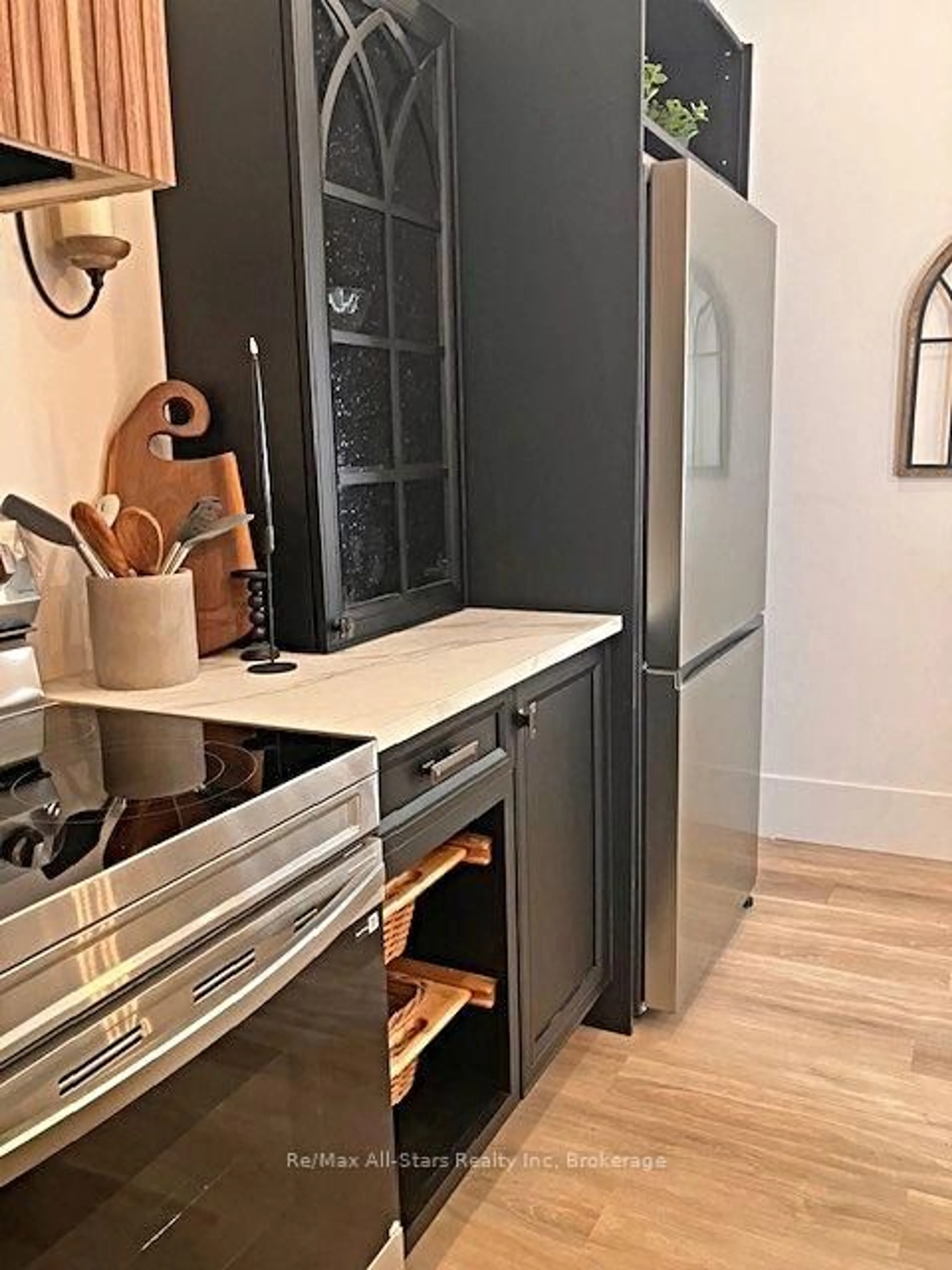 Contemporary kitchen, unknown for 283 Margaret St, Meaford Ontario N4L 1B5