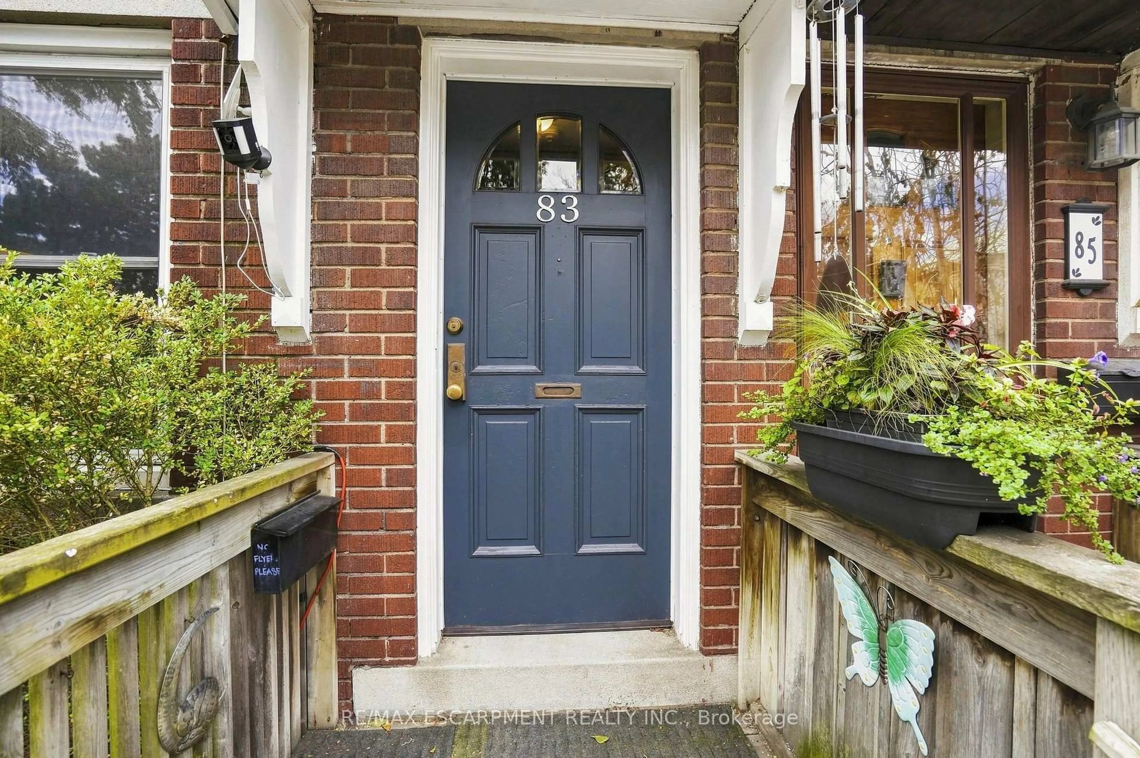 Indoor entryway for 83 NAPIER St, Hamilton Ontario L8R 1R9