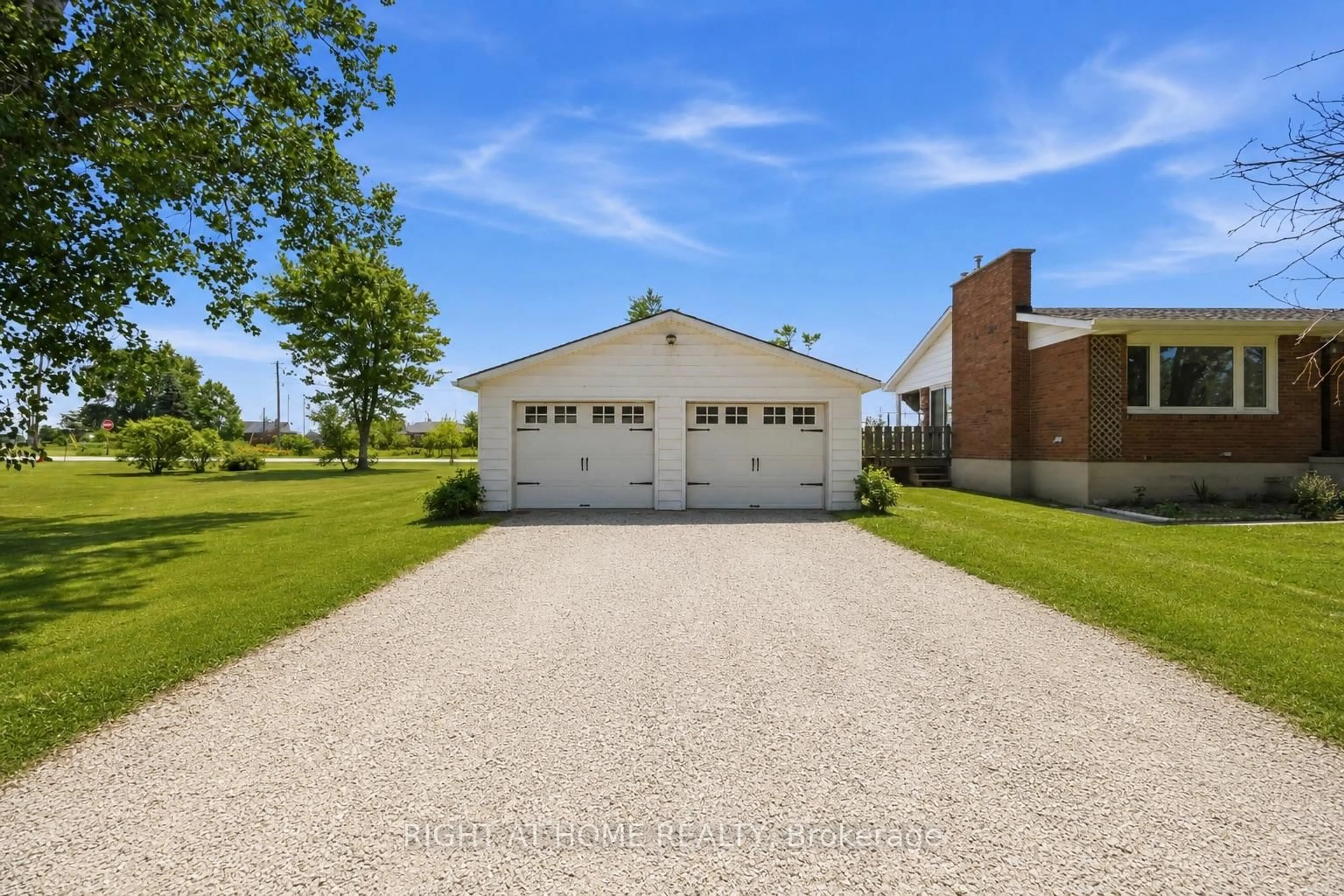Indoor garage for 1933 Plank Rd, St. Clair Ontario N7T 7H5