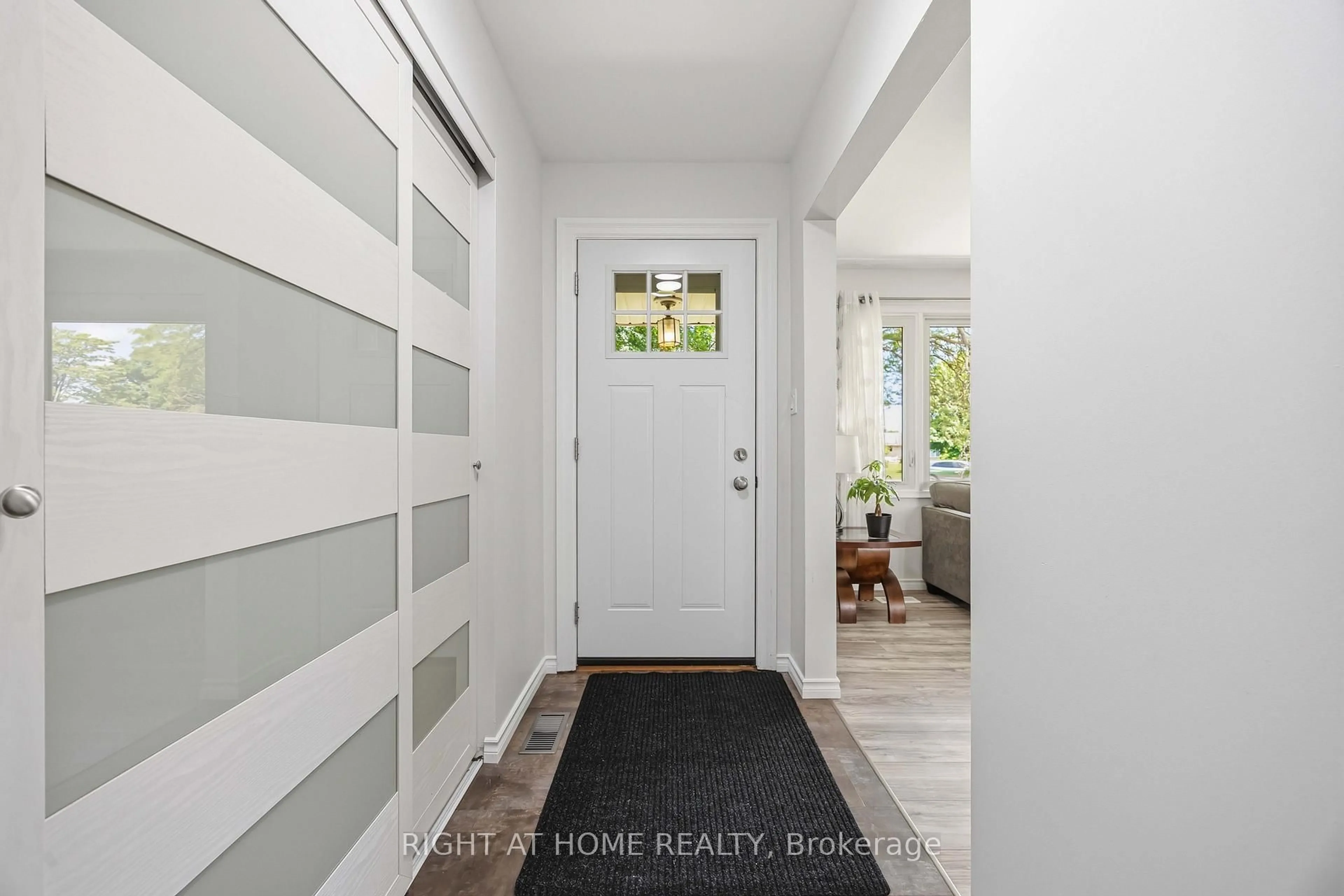 Indoor entryway for 1933 Plank Rd, St. Clair Ontario N7T 7H5