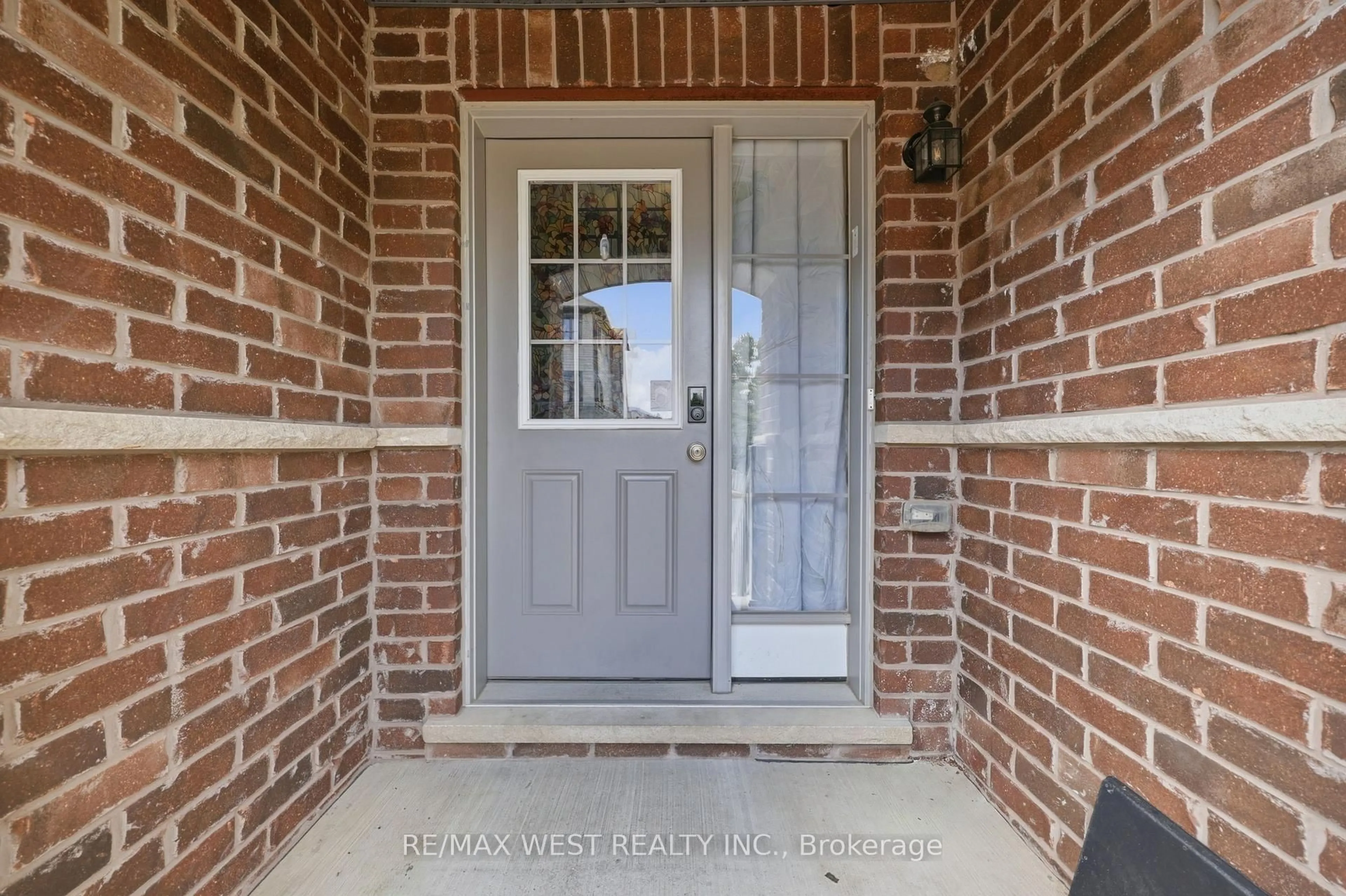 Indoor entryway for 701 Homer Watson Blvd #35, Kitchener Ontario N2C 0B5