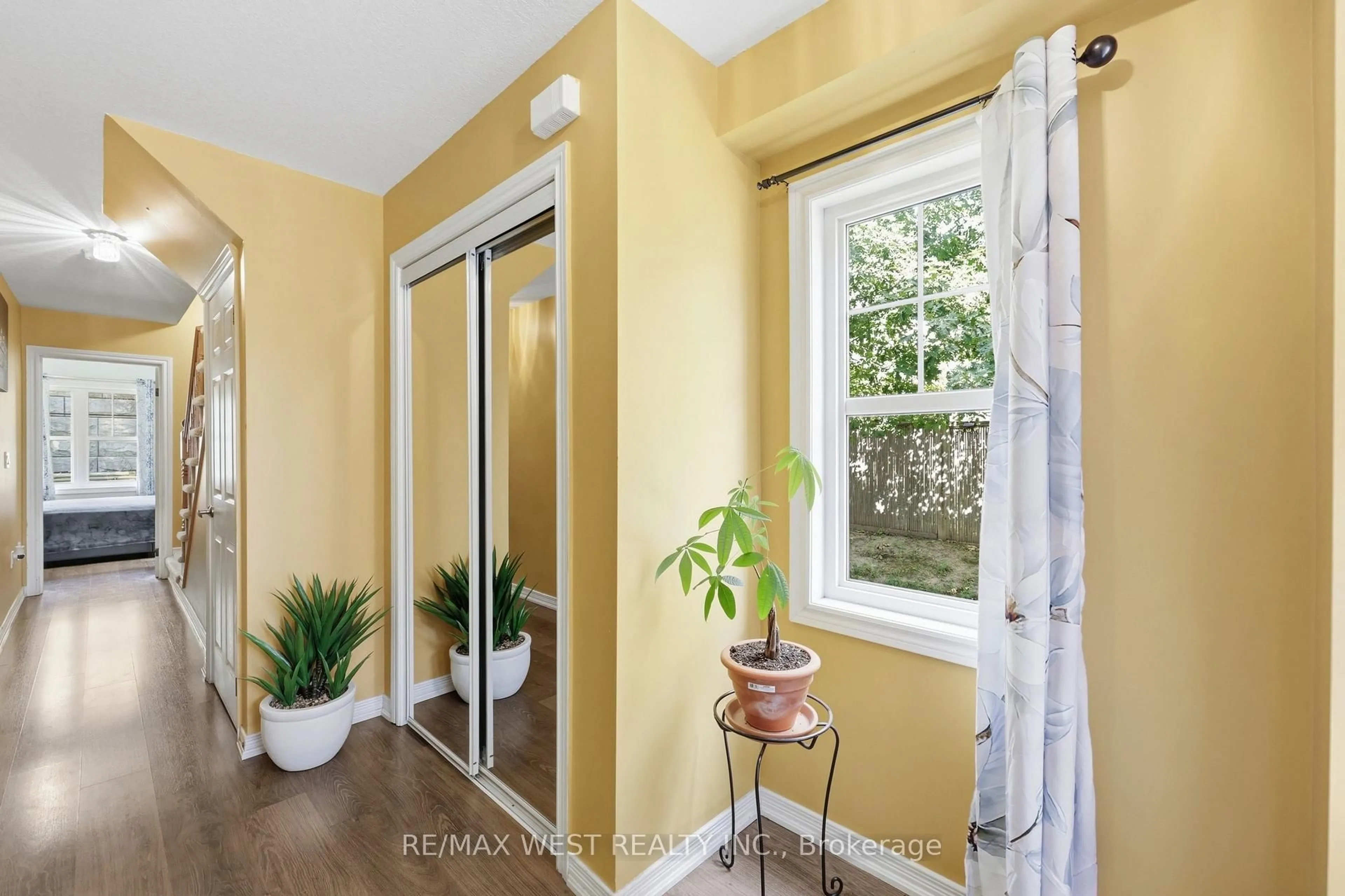 Indoor entryway for 701 Homer Watson Blvd #35, Kitchener Ontario N2C 0B5