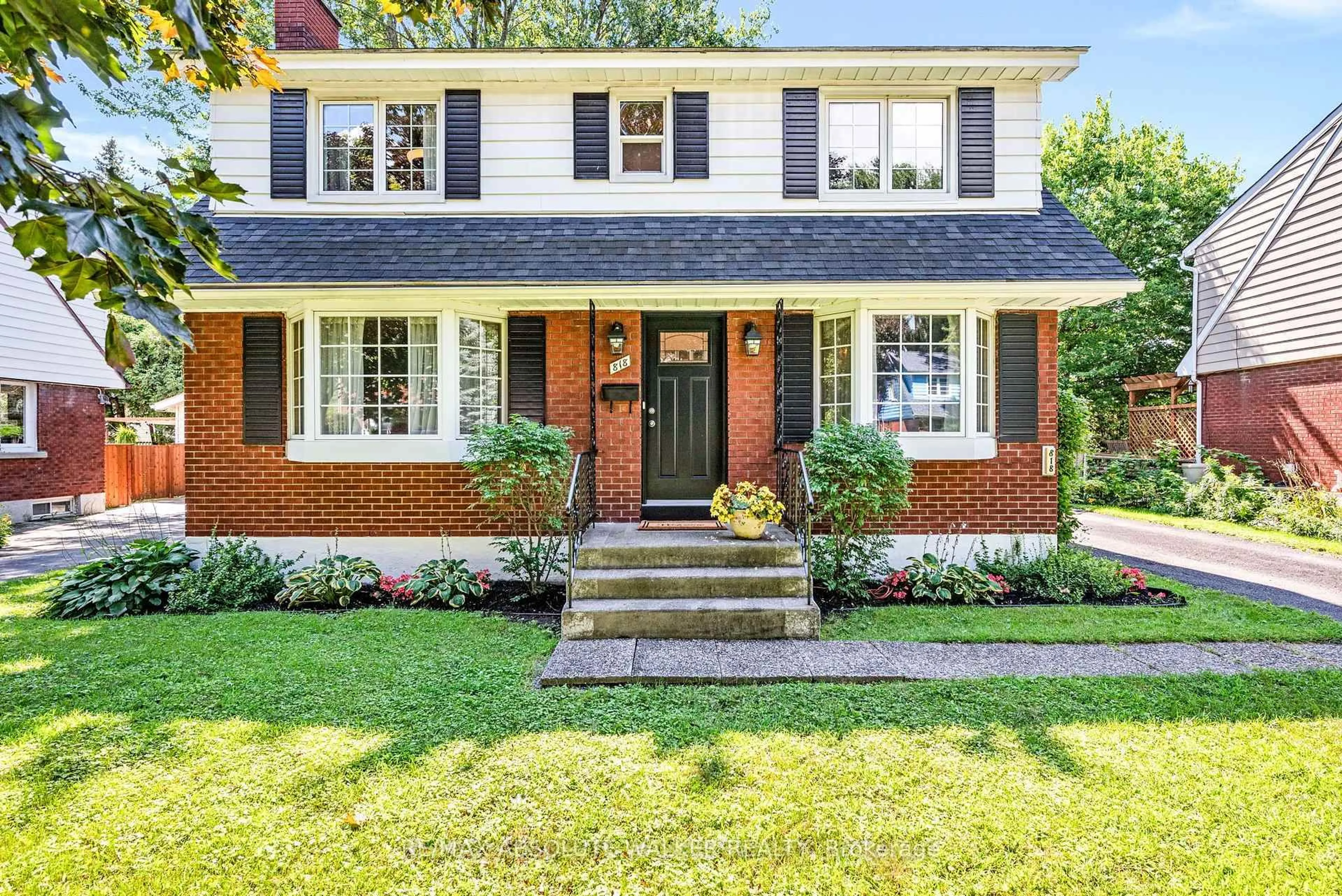 Home with brick exterior material, street for 818 Colson Ave, Ottawa Ontario K1G 1R7