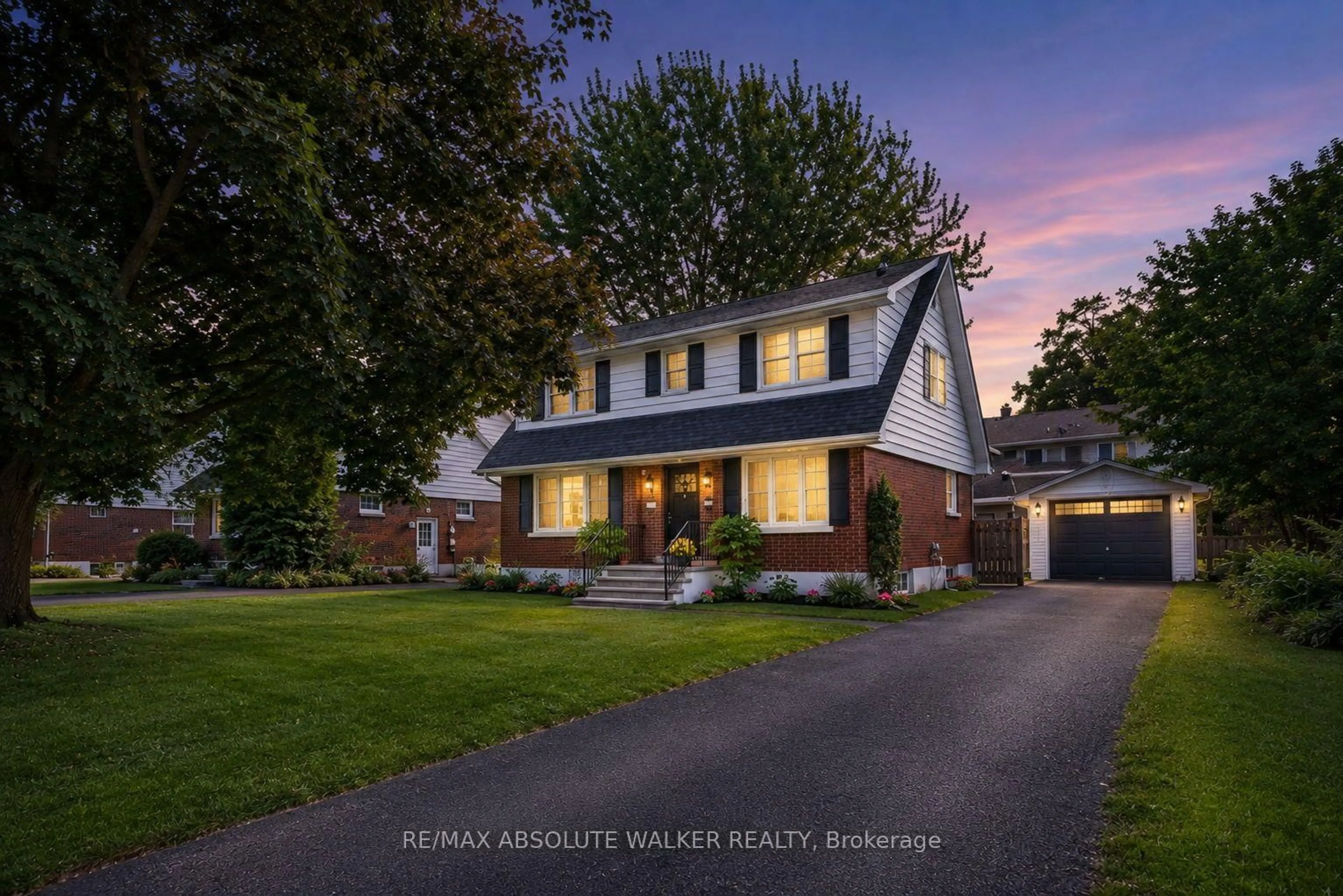 Home with brick exterior material, street for 818 Colson Ave, Ottawa Ontario K1G 1R7