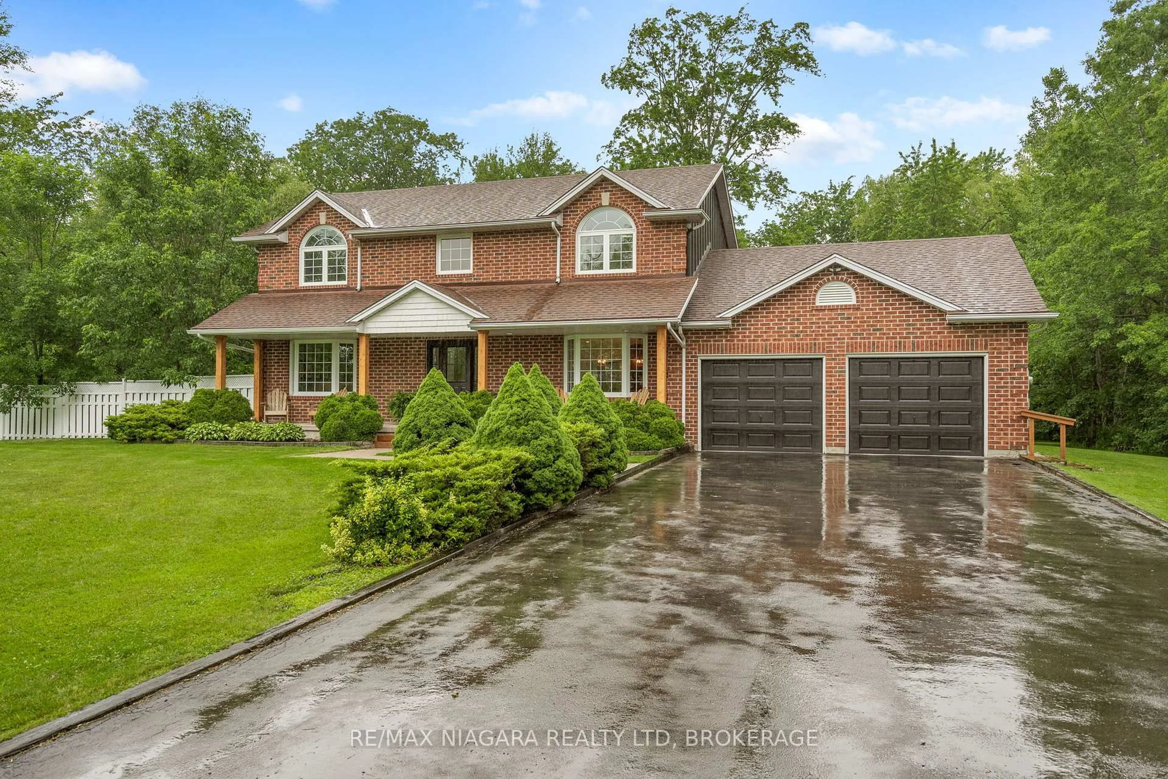 A pic from outside/outdoor area/front of a property/back of a property/a pic from drone, street for 40356 Forks Rd, Wainfleet Ontario L0S 1V0