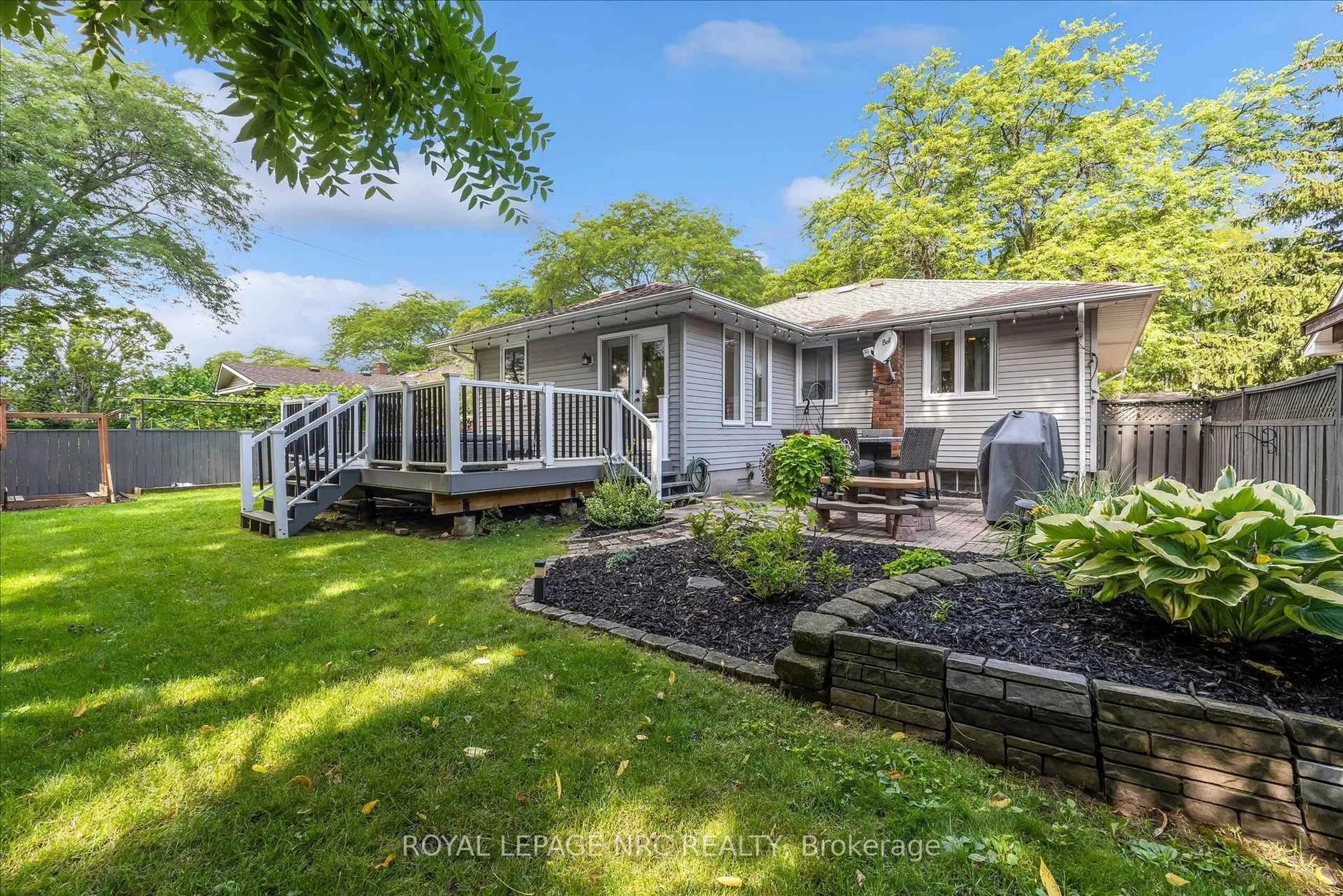 A pic from outside/outdoor area/front of a property/back of a property/a pic from drone, water/lake/river/ocean view for 5 Goldsmith Ave, St. Catharines Ontario L2M 2V7