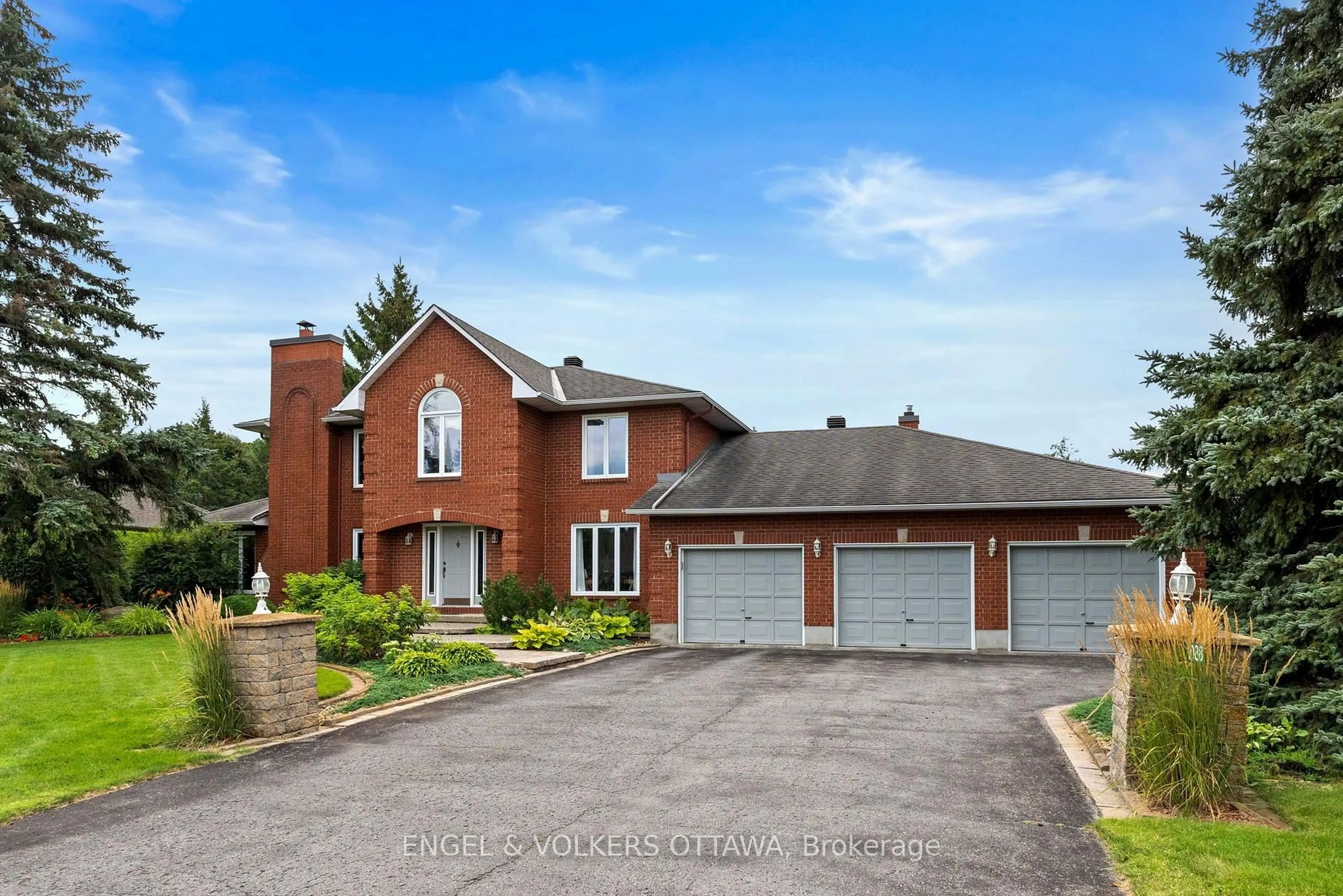 Home with brick exterior material, street for 1088 Bravar Dr, Manotick Ontario K4M 1G3