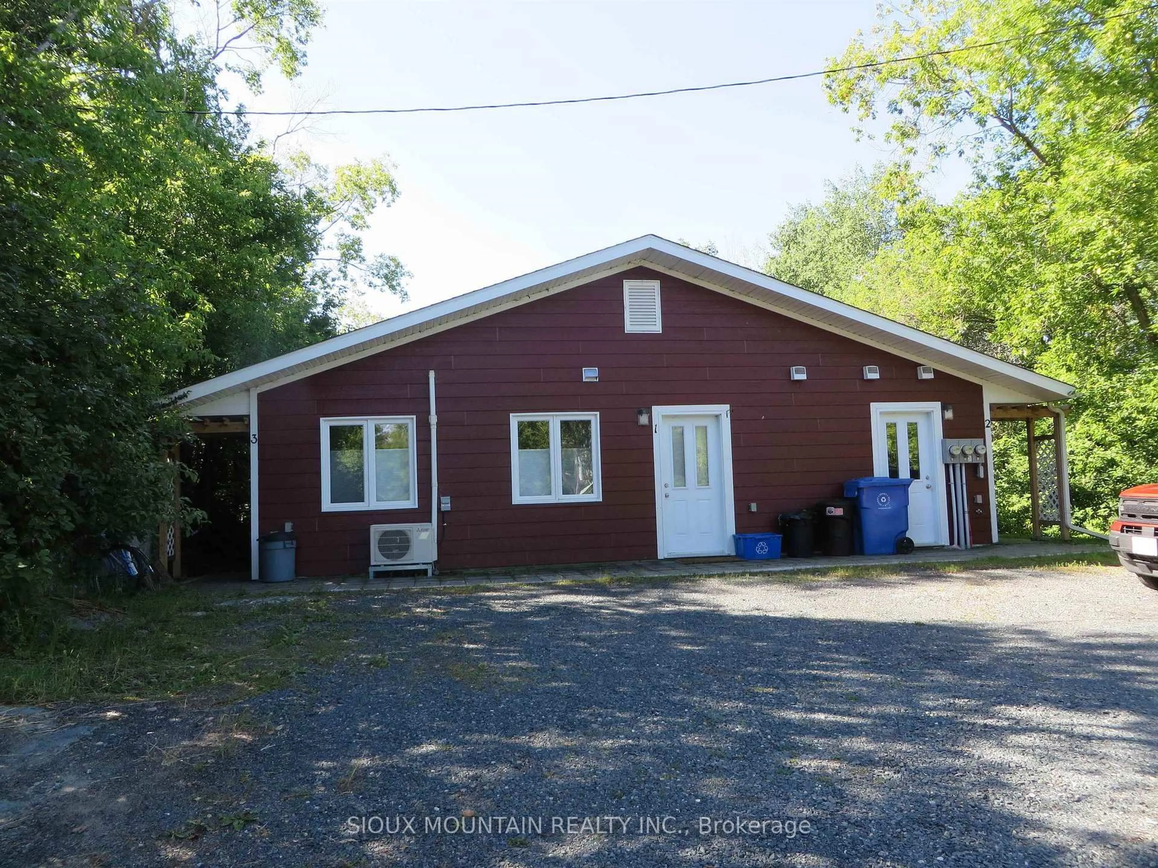 A pic from outside/outdoor area/front of a property/back of a property/a pic from drone, building for 139 King Street, Sioux Lookout Ontario P8T 1C3