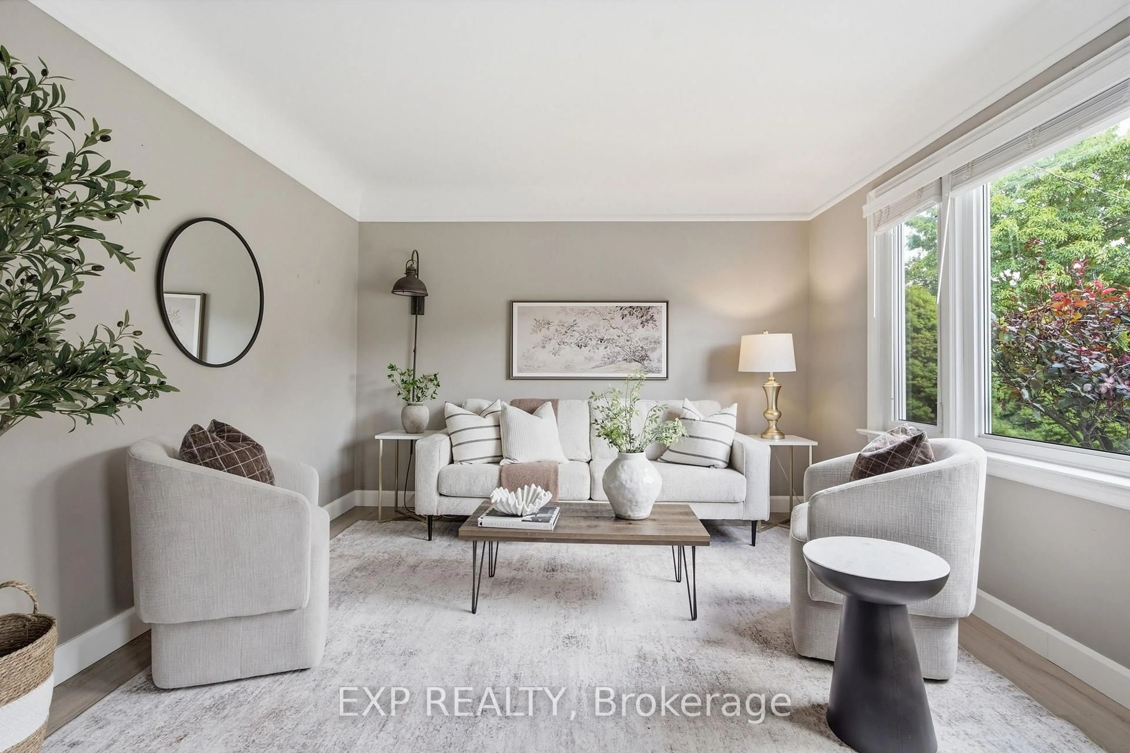 Living room with furniture, unknown for 20 Hillview St, Kitchener Ontario N2H 5P8