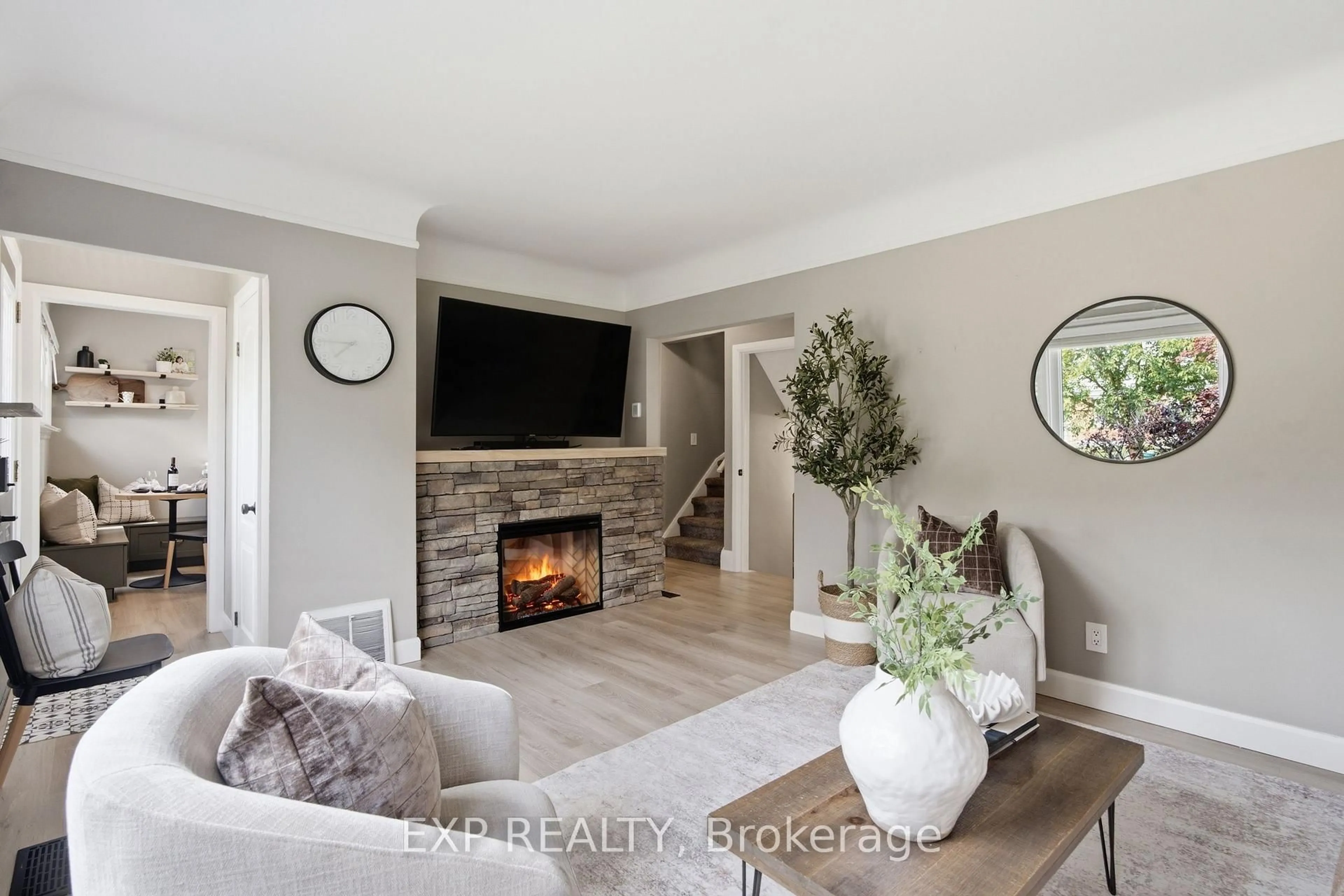 Living room with furniture, unknown for 20 Hillview St, Kitchener Ontario N2H 5P8
