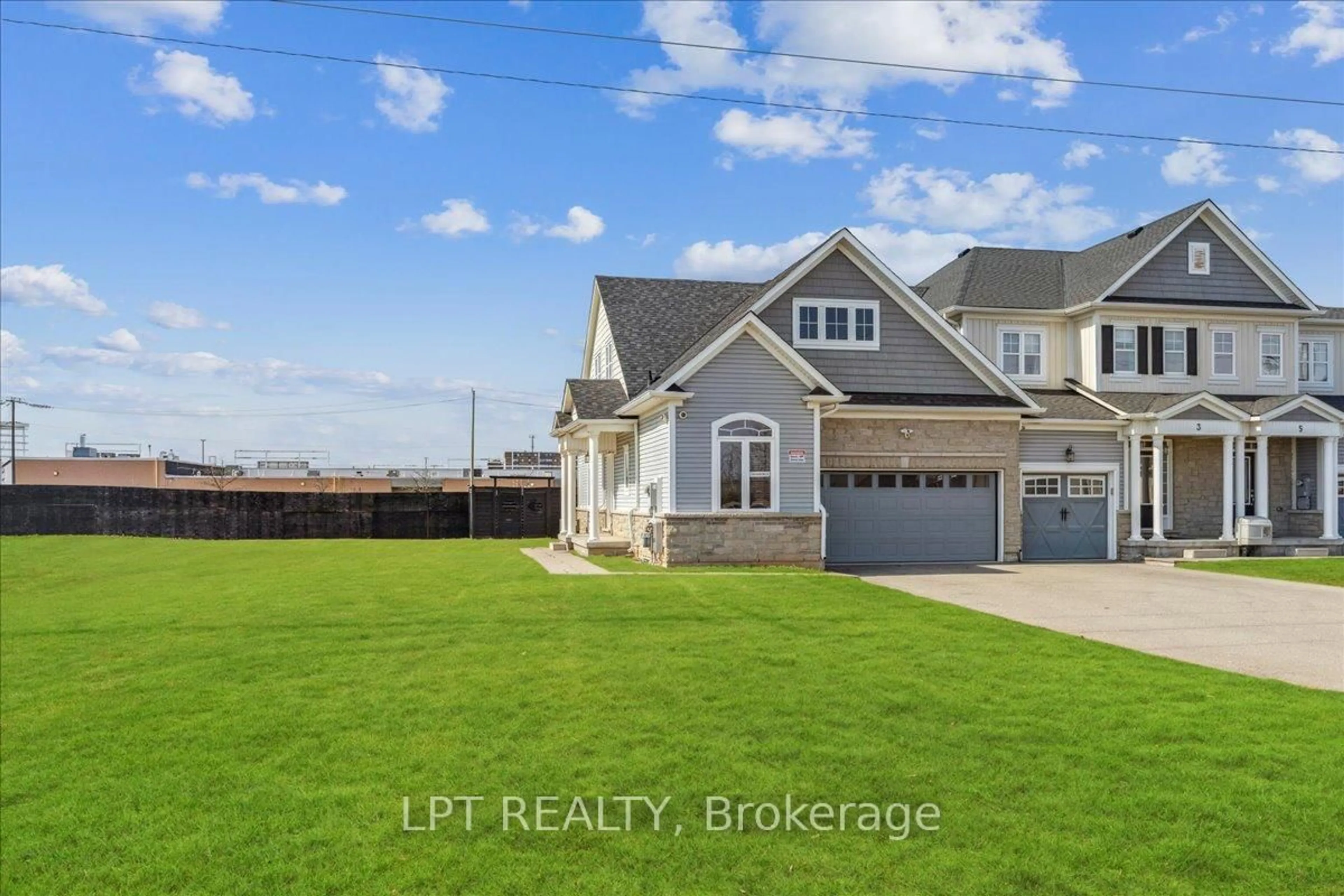 A pic from outside/outdoor area/front of a property/back of a property/a pic from drone, water/lake/river/ocean view for 1 Dorchester Blvd, St. Catharines Ontario L2M 0B8