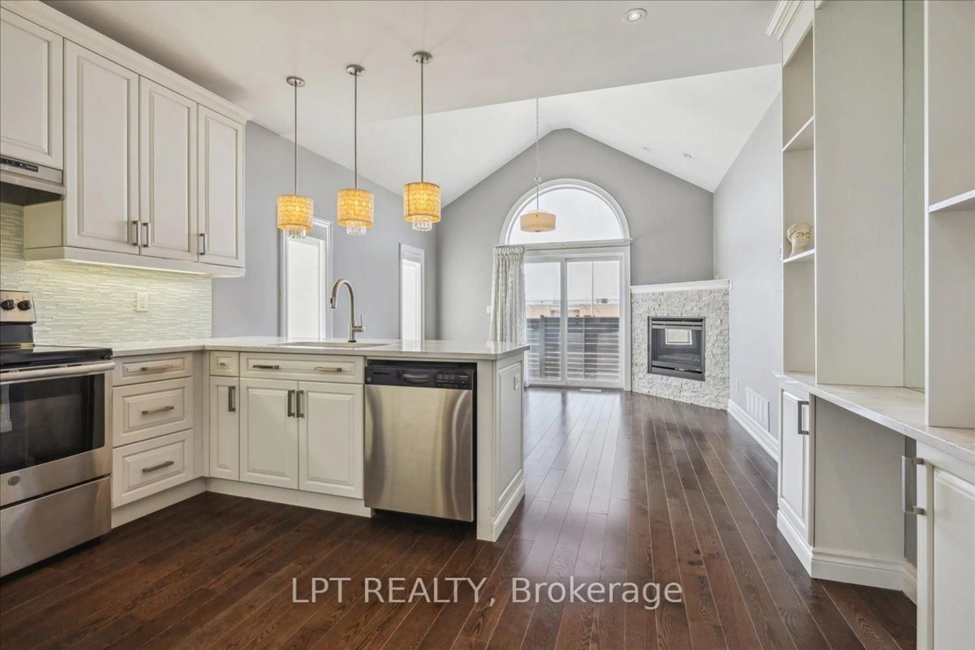 Open concept kitchen, ceramic/tile floor for 1 Dorchester Blvd, St. Catharines Ontario L2M 0B8