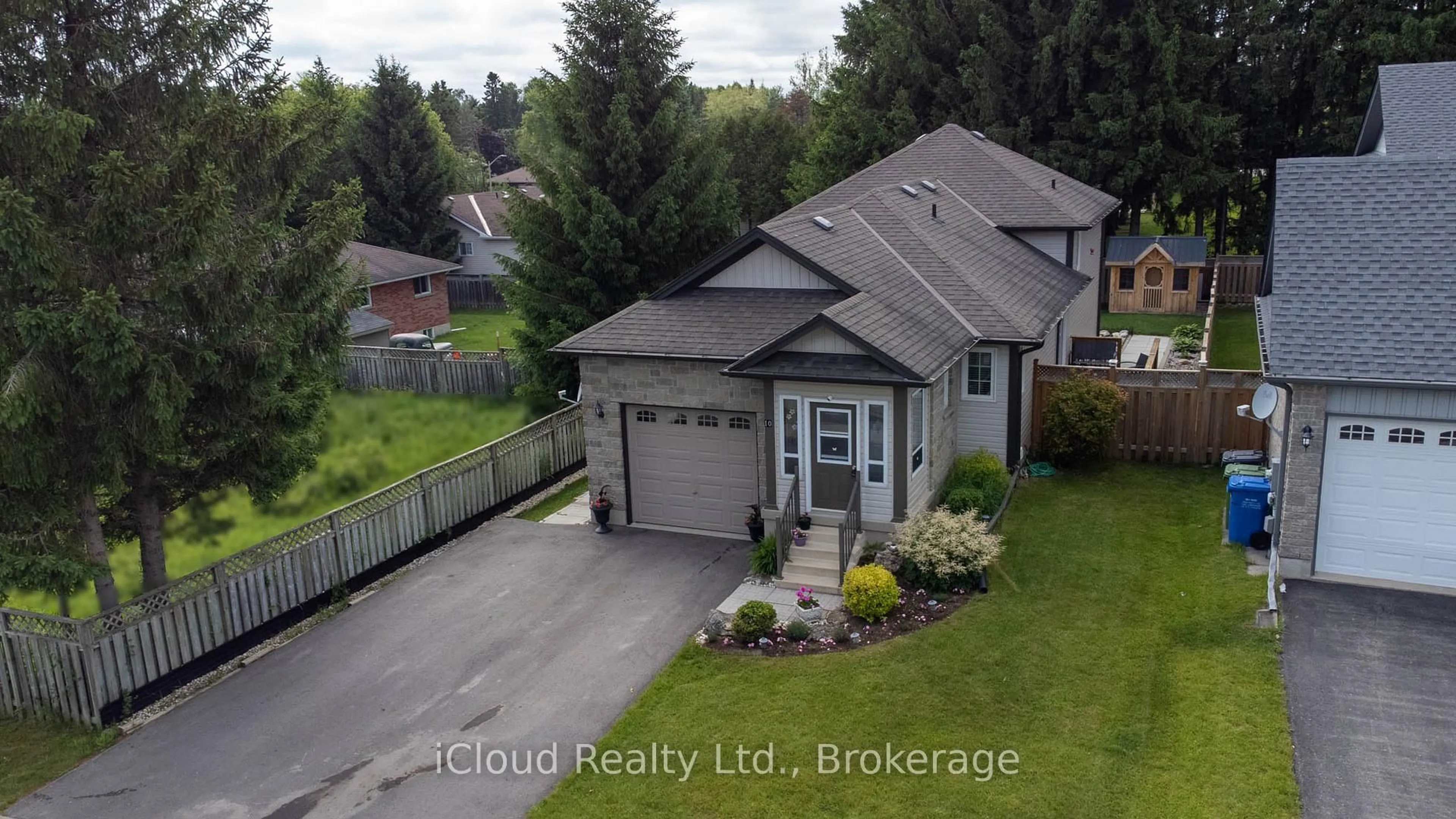 A pic from outside/outdoor area/front of a property/back of a property/a pic from drone, street for 10 Sheffield St, Southgate Ontario N0C 1B0