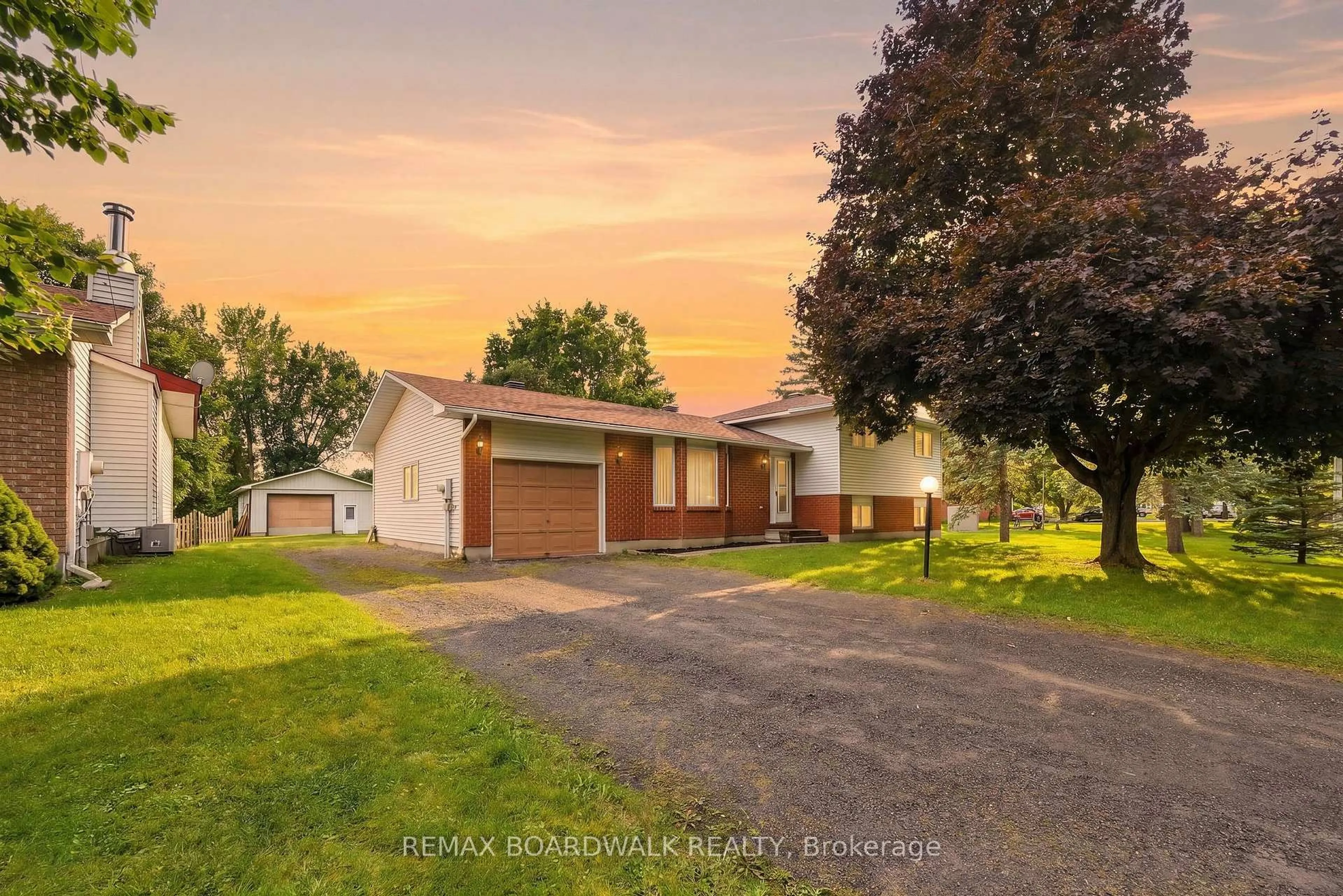 A pic from outside/outdoor area/front of a property/back of a property/a pic from drone, street for 21 Maitland St, Richmond Ontario K0A 2Z0