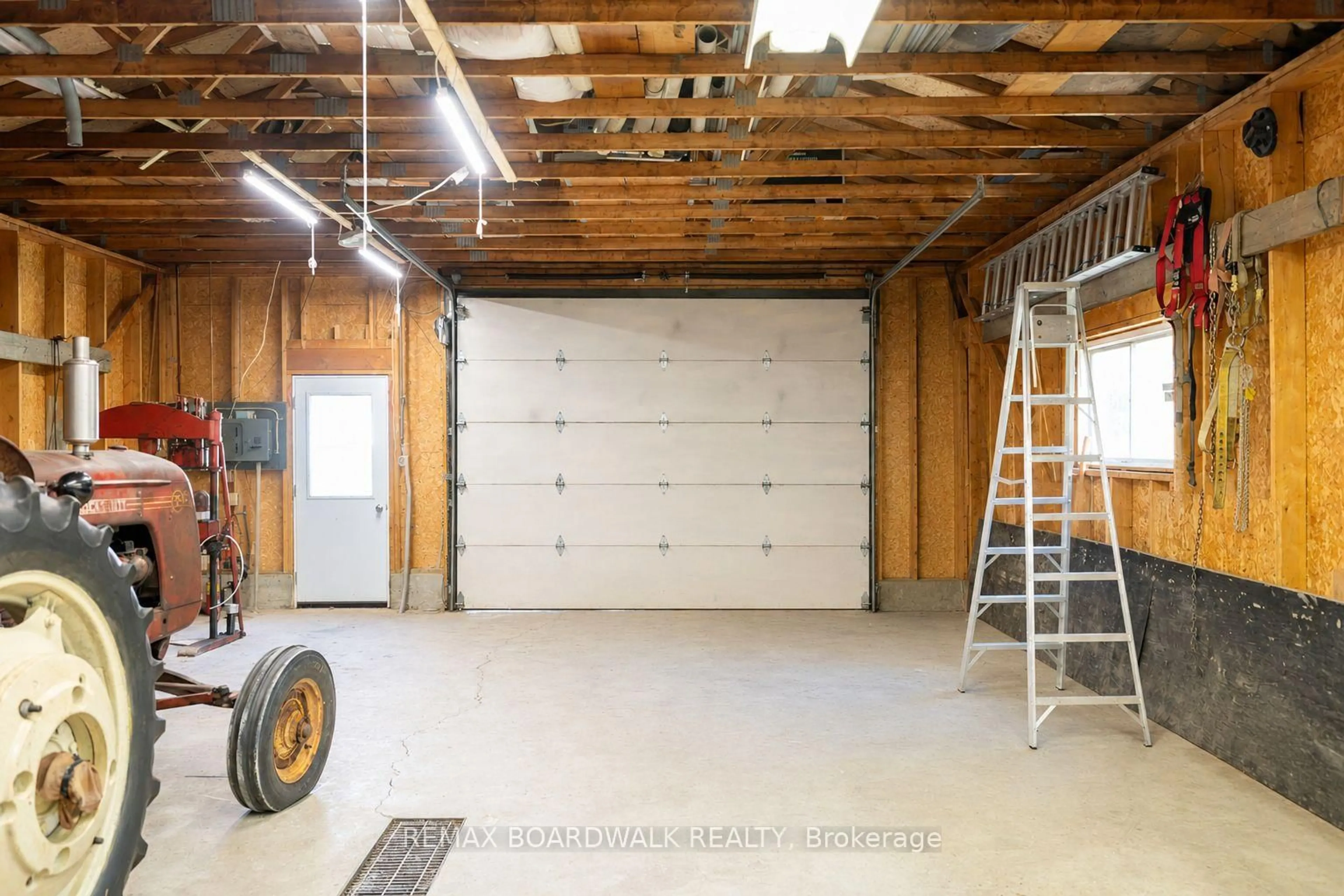 Indoor garage for 21 Maitland St, Richmond Ontario K0A 2Z0