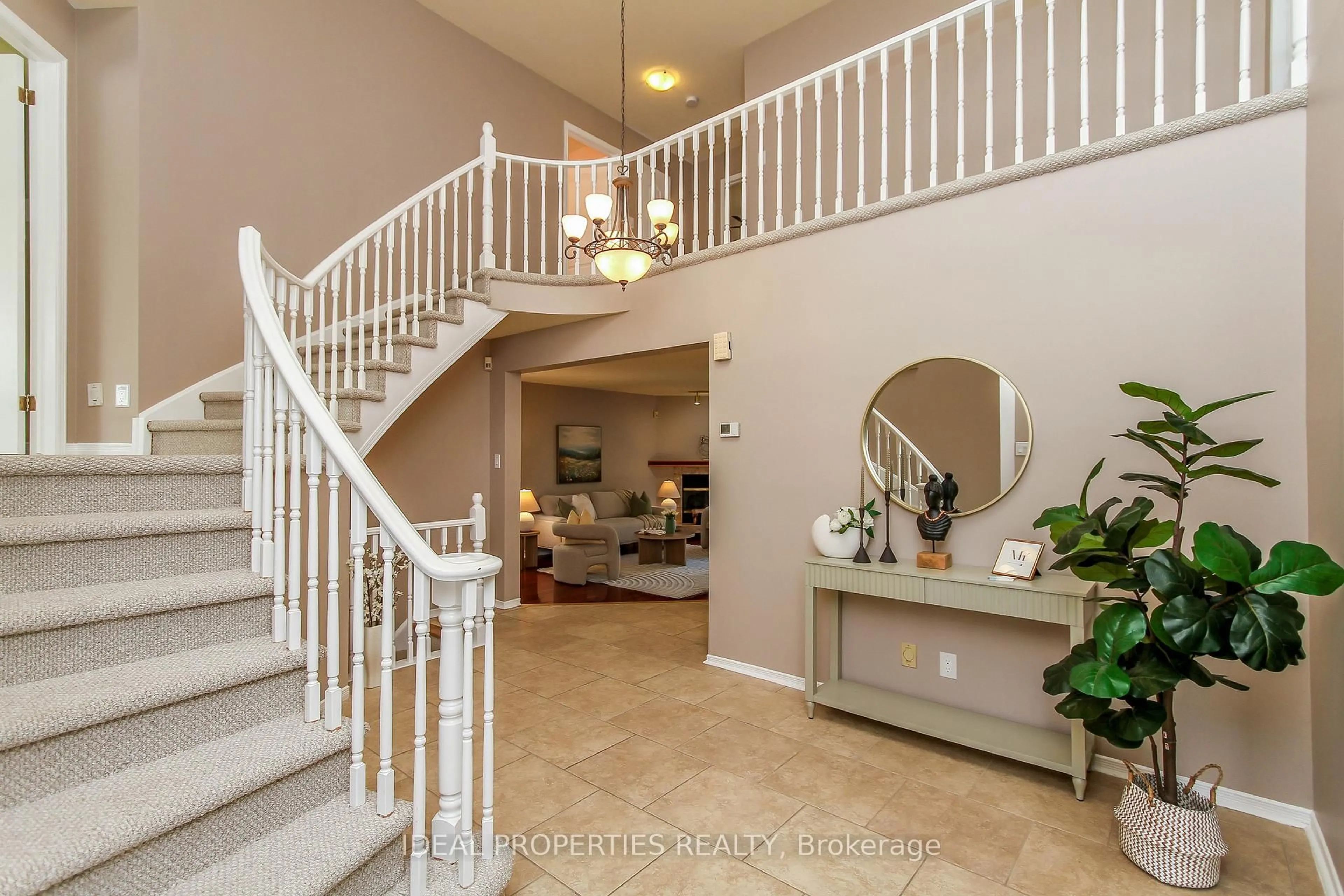 Indoor entryway for 39 HUNTINGS END Ave, Kanata Ontario K2M 1R2