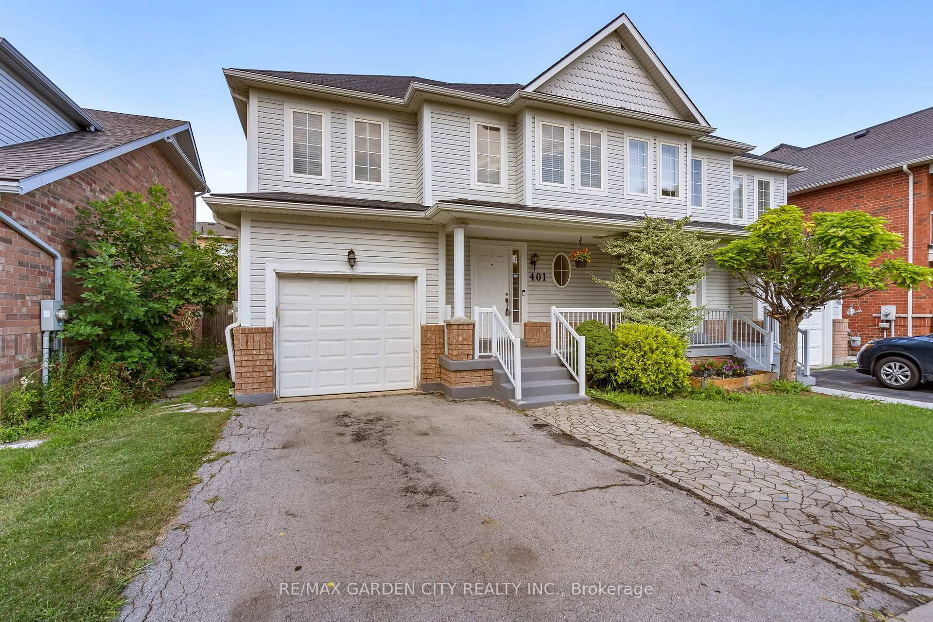 Home with vinyl exterior material, street for 401 Wright Cres, Niagara-on-the-Lake Ontario L0S 1J0