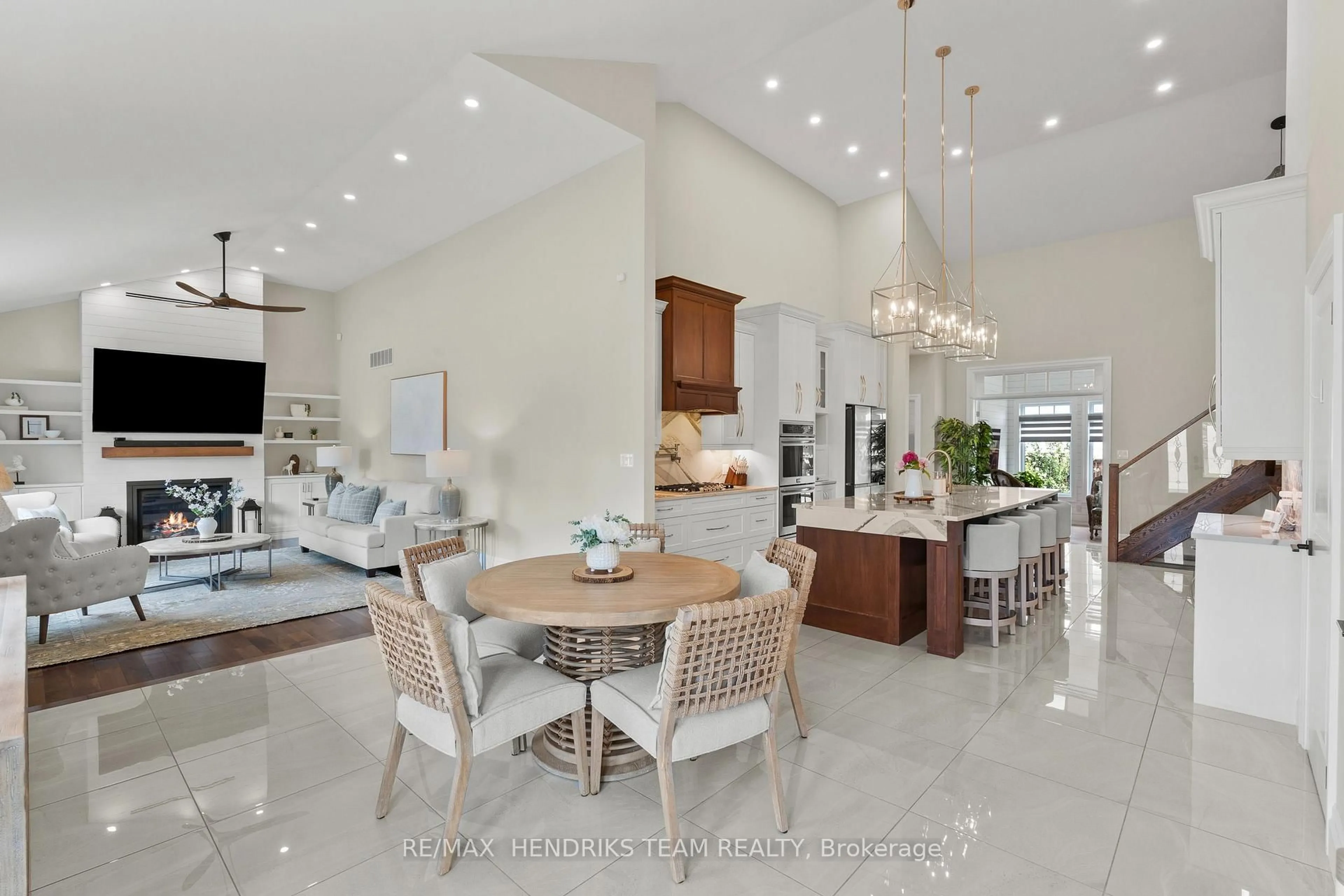 Open concept kitchen, ceramic/tile floor for 5B Wilholme Dr, St. Catharines Ontario L2W 1B9