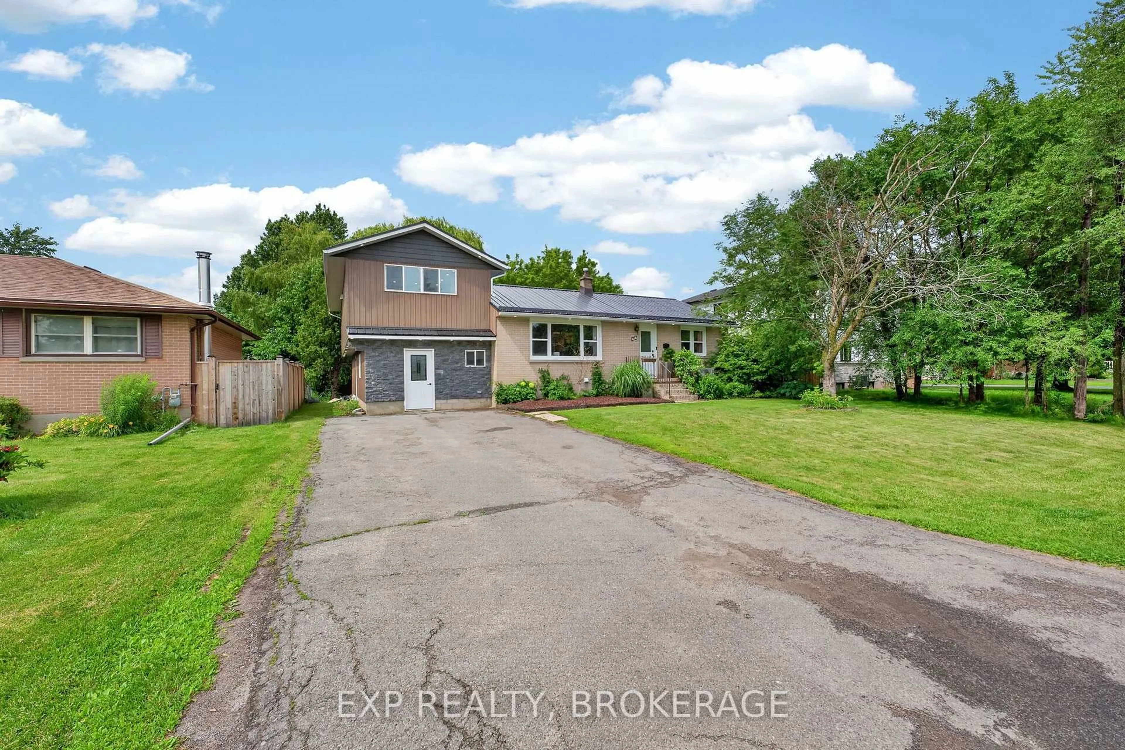 A pic from outside/outdoor area/front of a property/back of a property/a pic from drone, street for 44 Lennox St, Kingston Ontario K7M 4S4