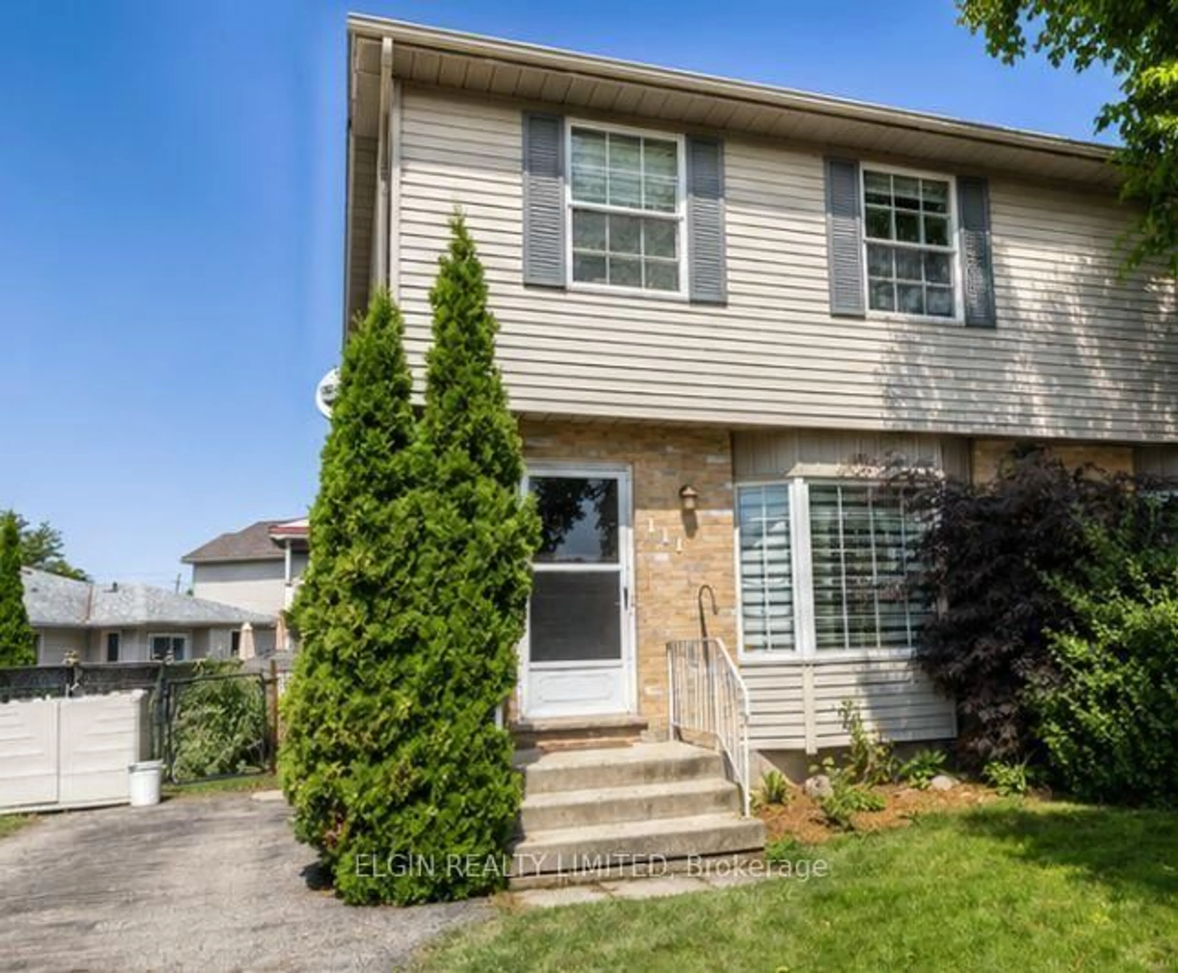 Home with vinyl exterior material, street for 111 Manor Rd, St. Thomas Ontario N5R 5Z9