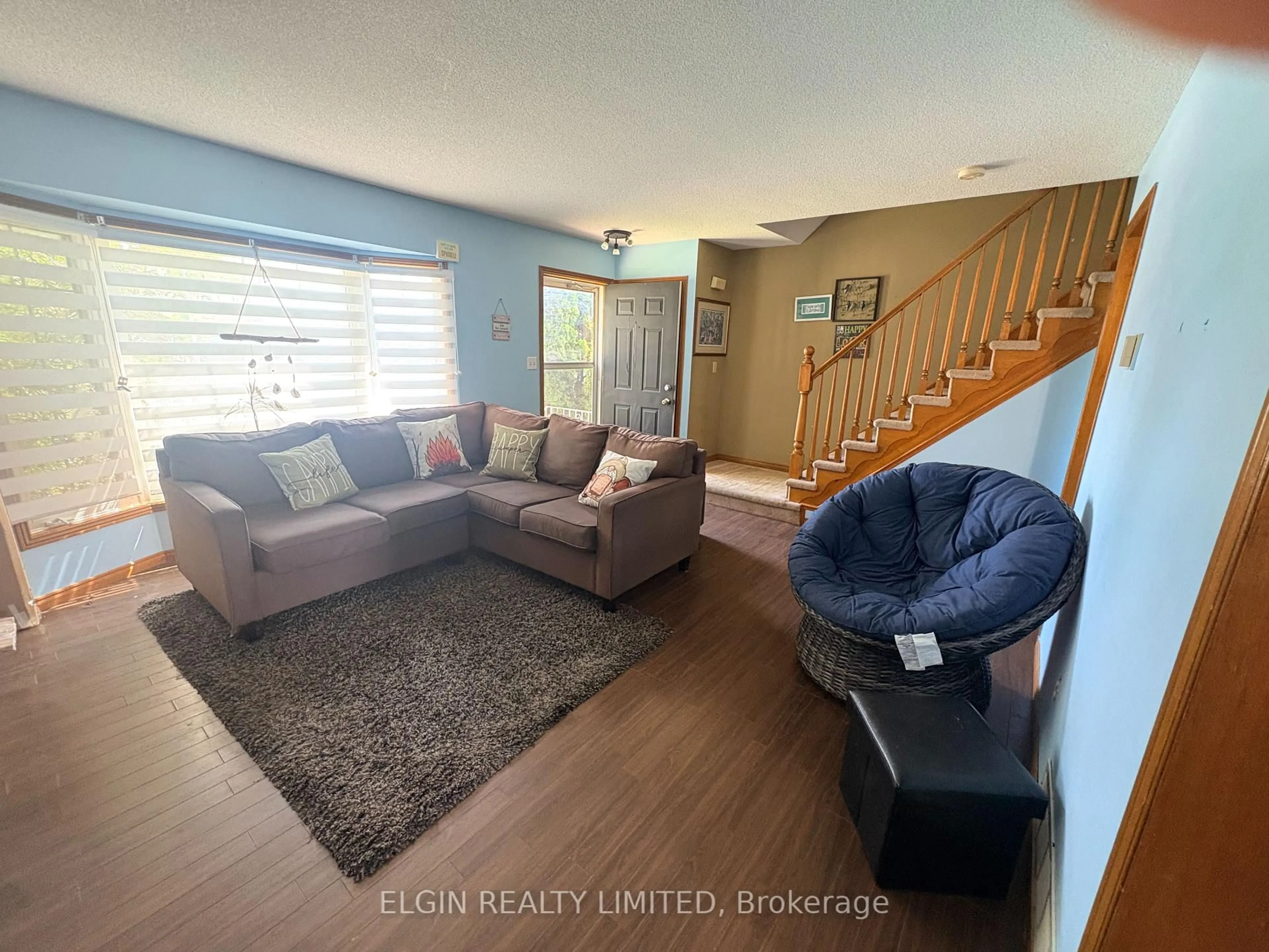 Living room with furniture, unknown for 111 Manor Rd, St. Thomas Ontario N5R 5Z9