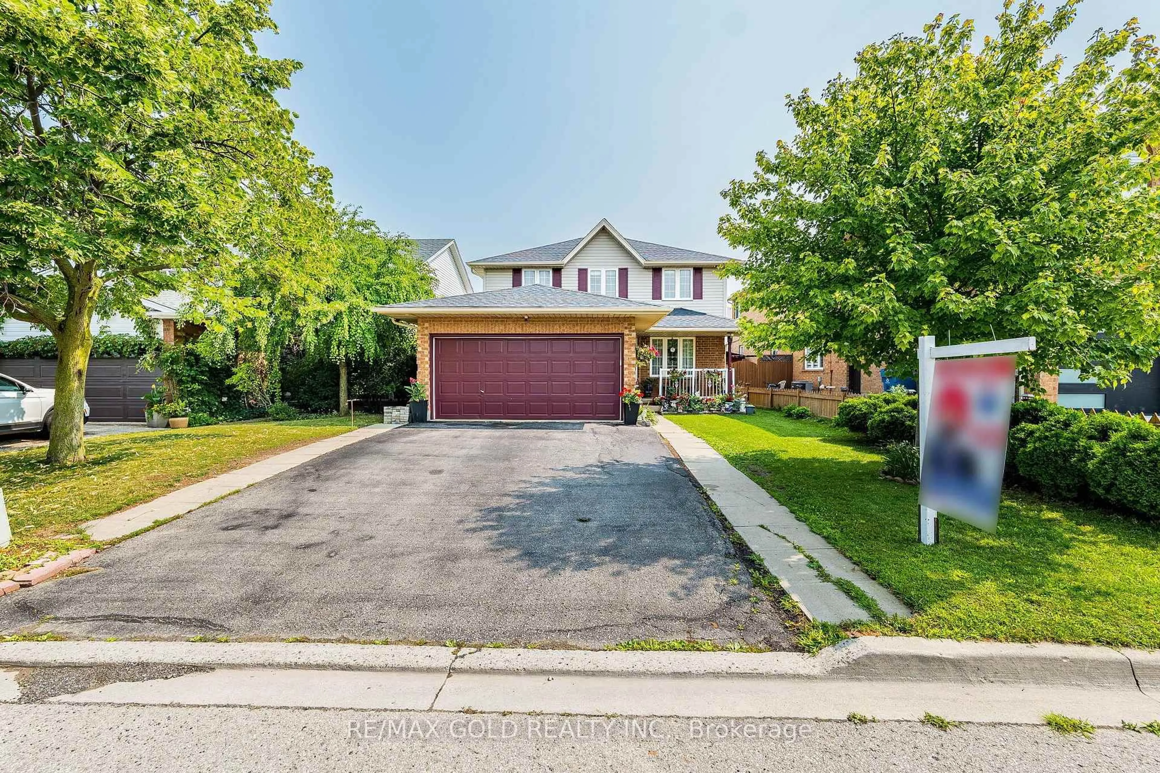 A pic from outside/outdoor area/front of a property/back of a property/a pic from drone, street for 6 Moffatt Lane, Guelph Ontario N1G 5E8