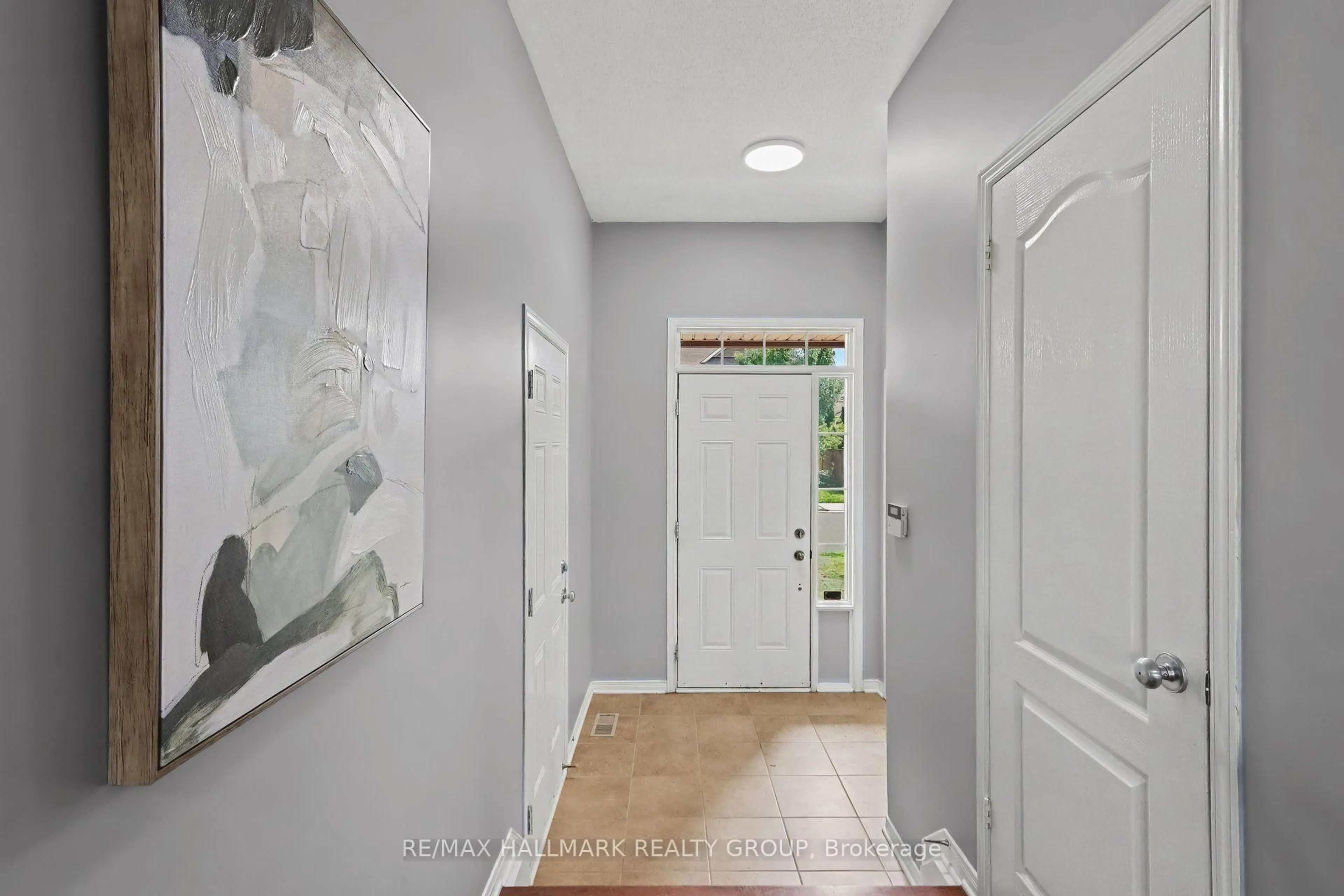 Indoor entryway for 244 Calaveras Ave, Ottawa Ontario K2J 5K6