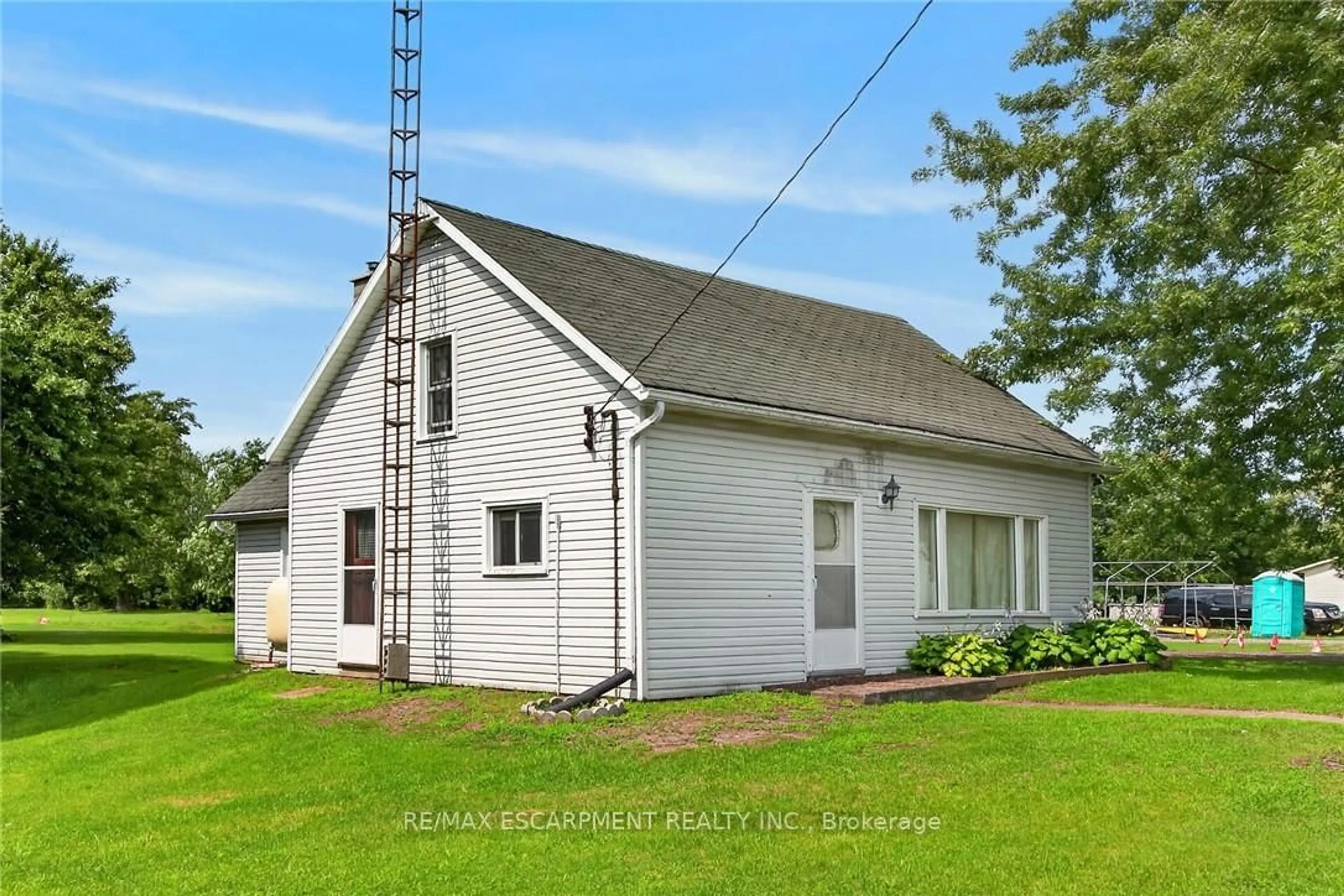 Home with vinyl exterior material, building for 495 Marshagen Rd, Haldimand Ontario N1A 2W2