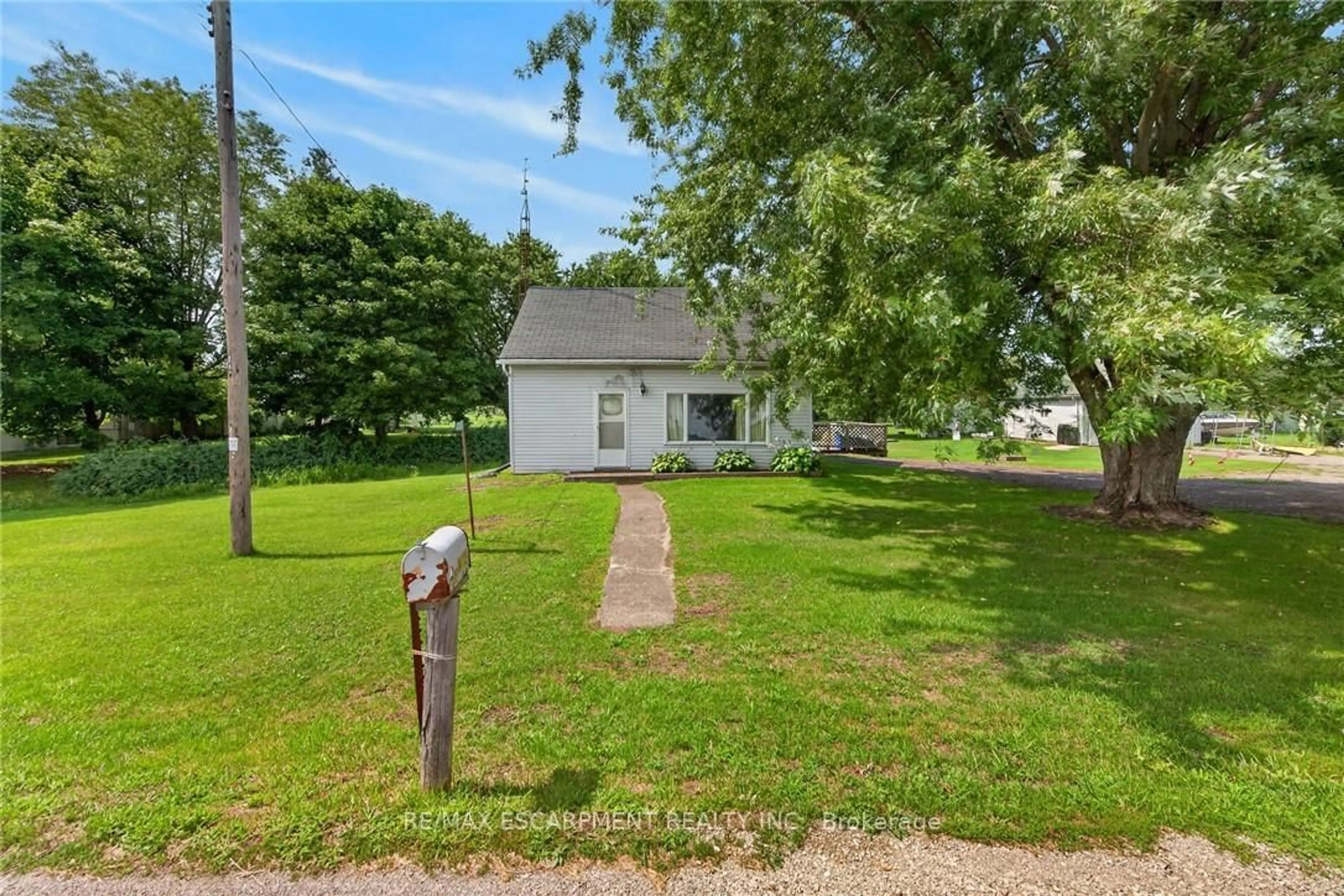 A pic from outside/outdoor area/front of a property/back of a property/a pic from drone, street for 495 Marshagen Rd, Haldimand Ontario N1A 2W2