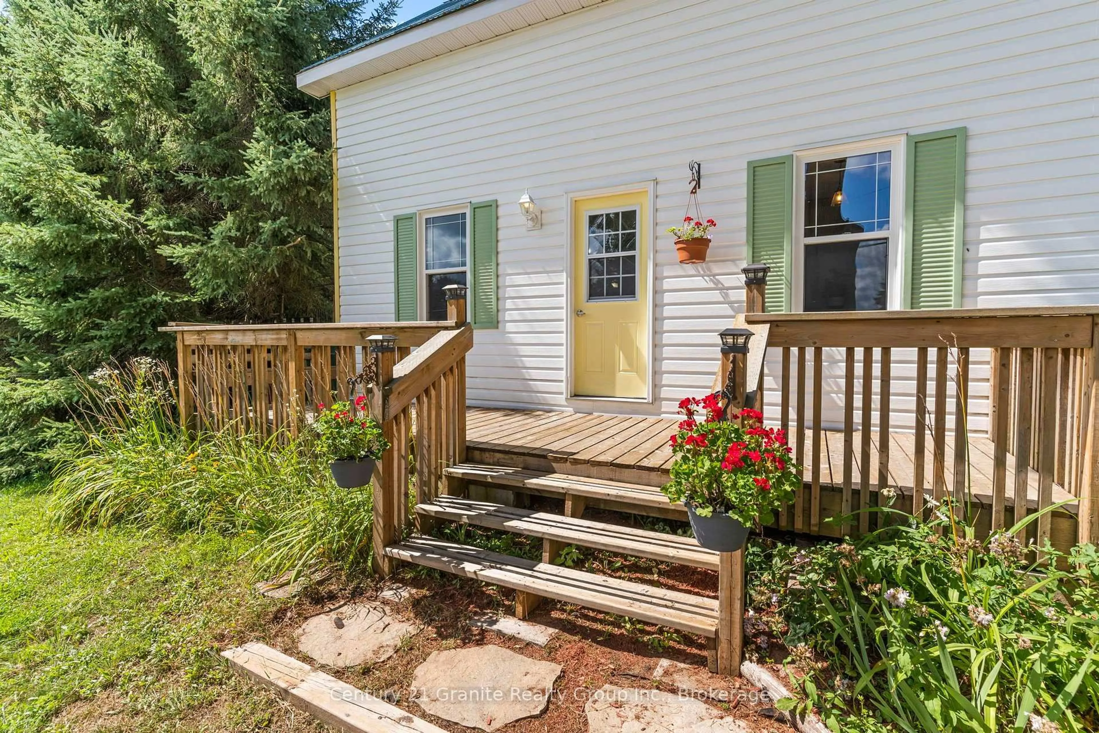 Patio, street for 197 Bobcaygeon Rd, Minden Hills Ontario K0M 2K0