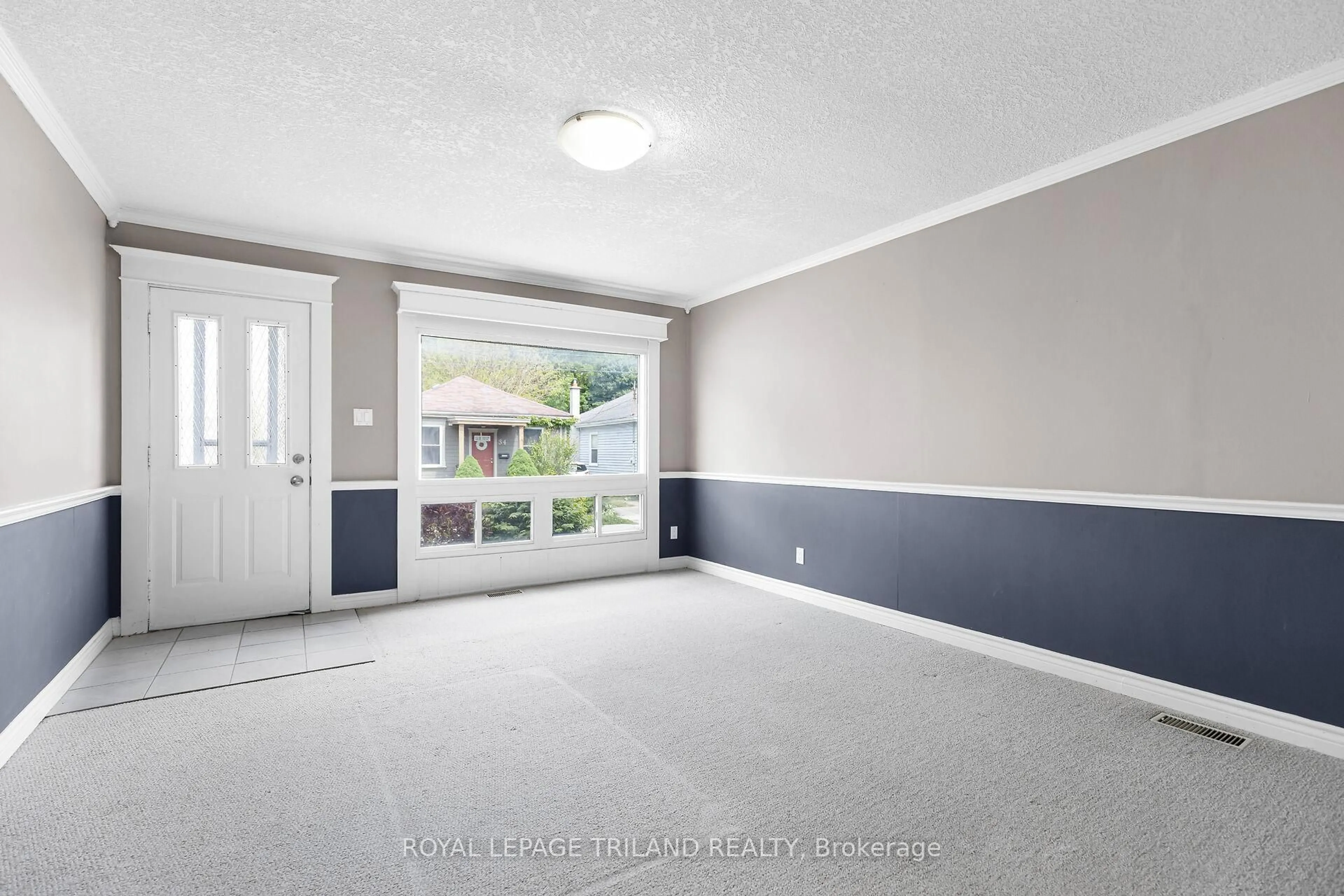 A pic of a room for 35 Miles St, London East Ontario N5Y 2T7