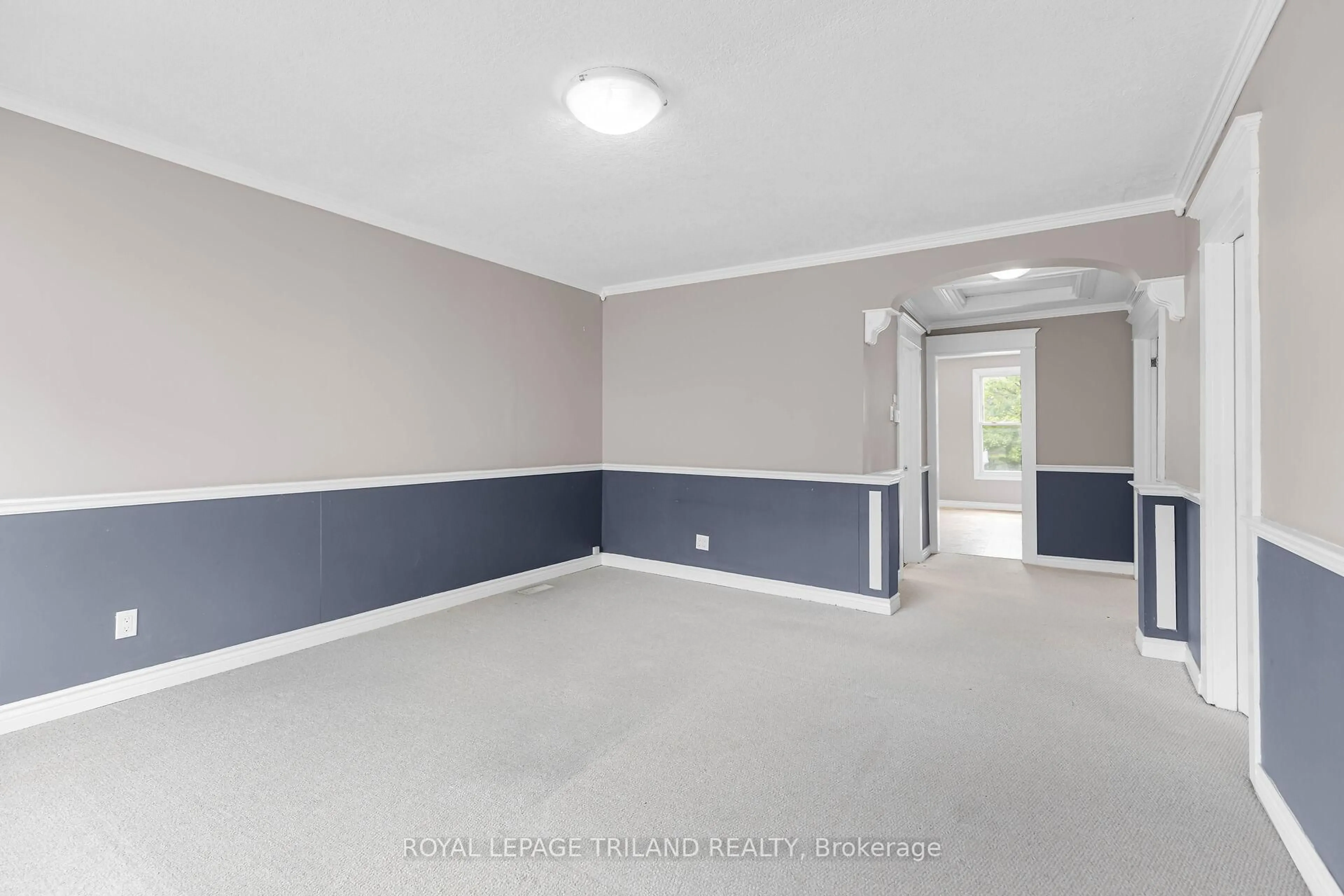 A pic of a room for 35 Miles St, London East Ontario N5Y 2T7