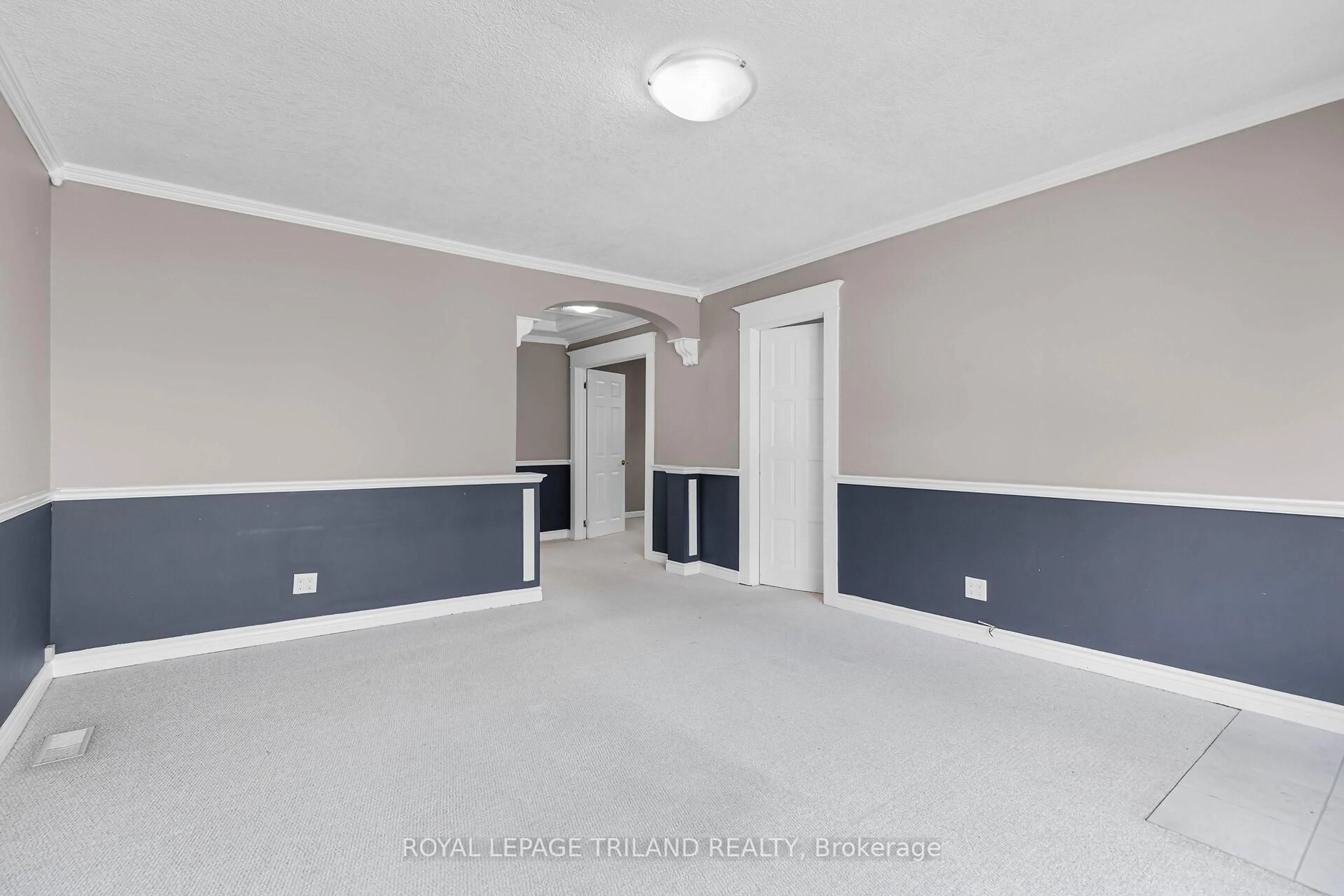 A pic of a room for 35 Miles St, London East Ontario N5Y 2T7