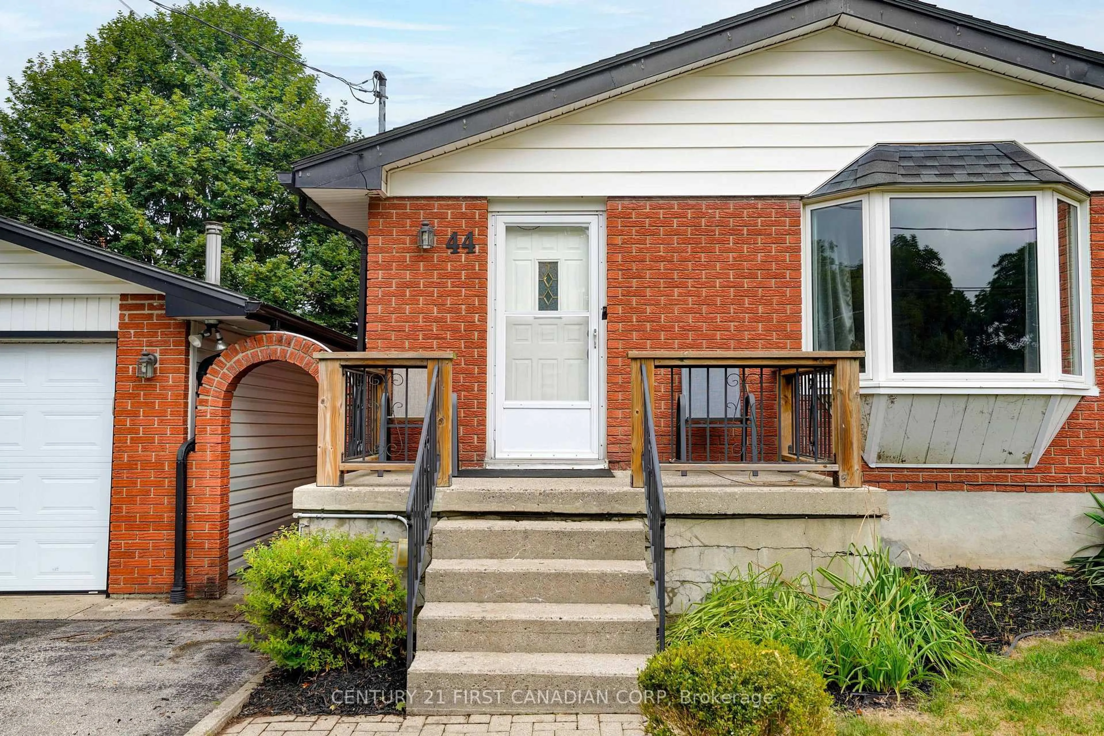 Home with brick exterior material, street for 44 Dale Dr, Thames Centre Ontario N0L 1G2