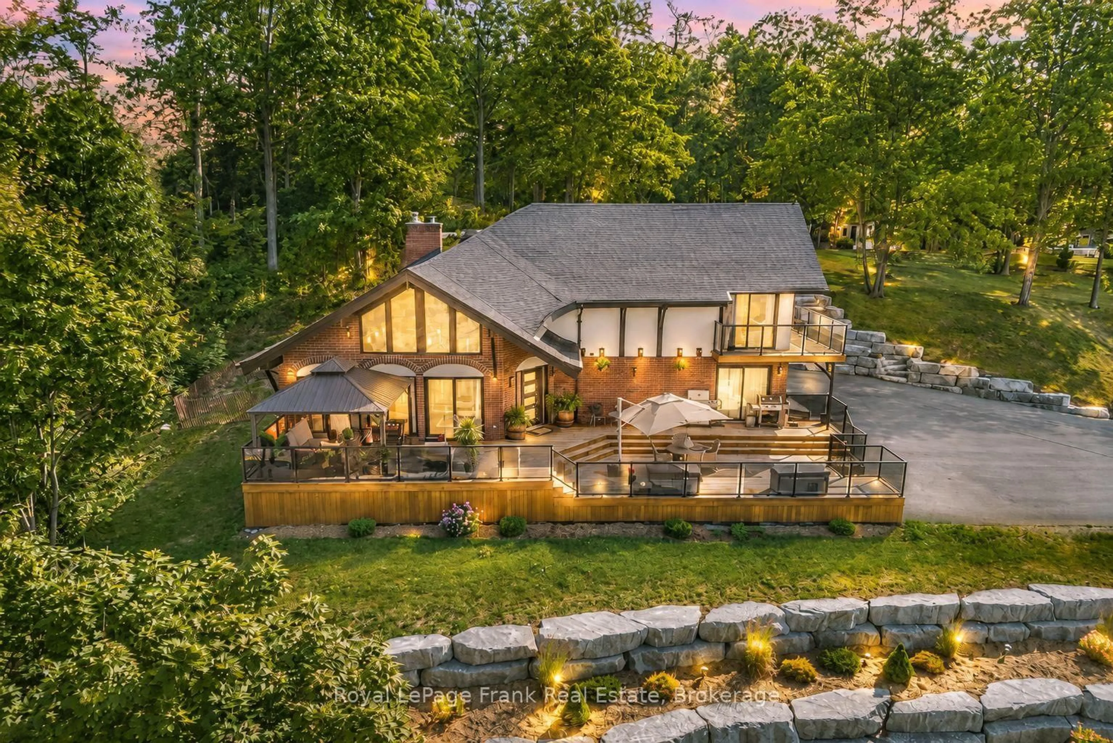 A pic from outside/outdoor area/front of a property/back of a property/a pic from drone, unknown for 215 Francis St, Kawartha Lakes Ontario K0M 1N0
