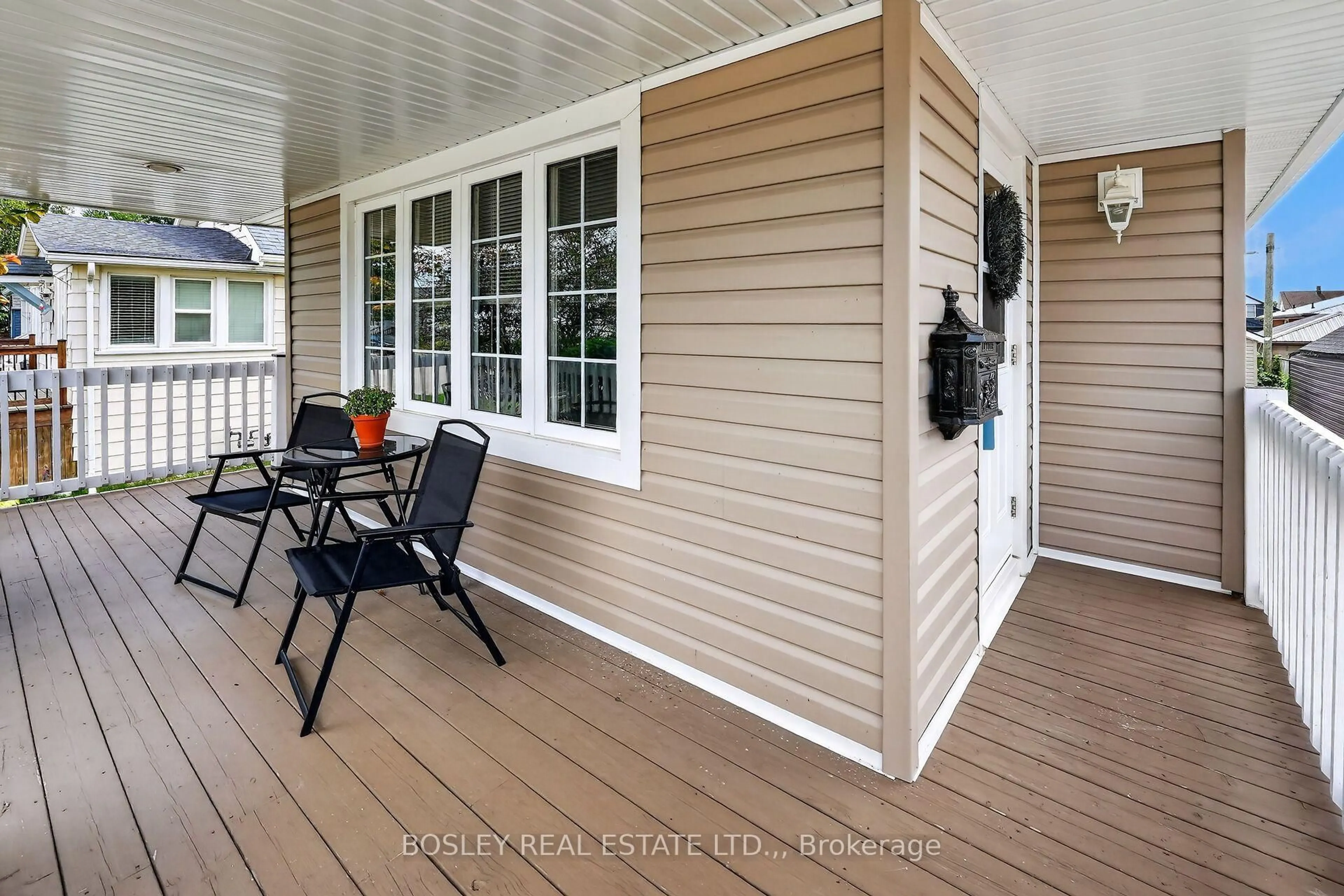 Home with vinyl exterior material, water/lake/river/ocean view for 65 Christmas St, Port Colborne Ontario L3K 1M4