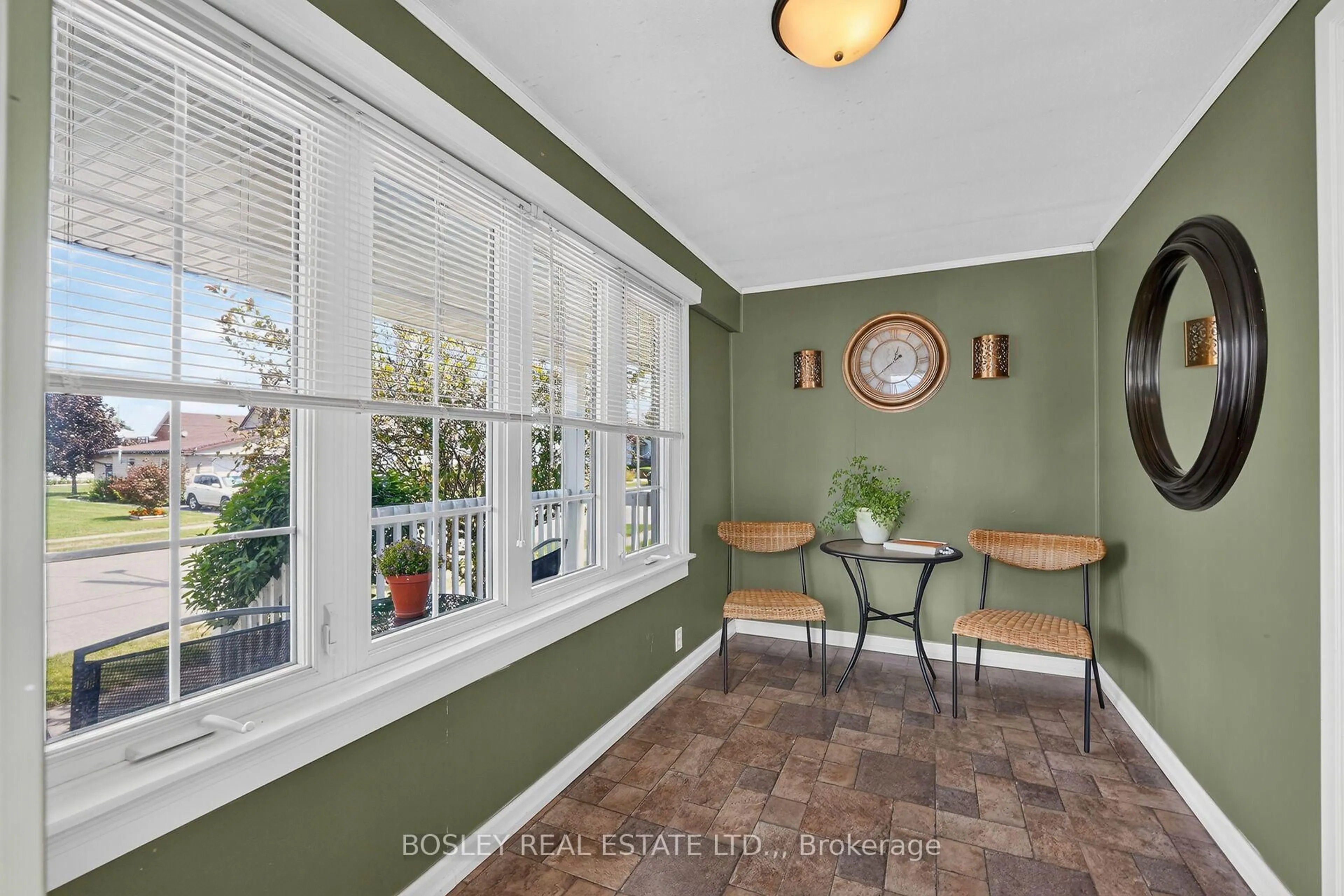 Indoor entryway for 65 Christmas St, Port Colborne Ontario L3K 1M4