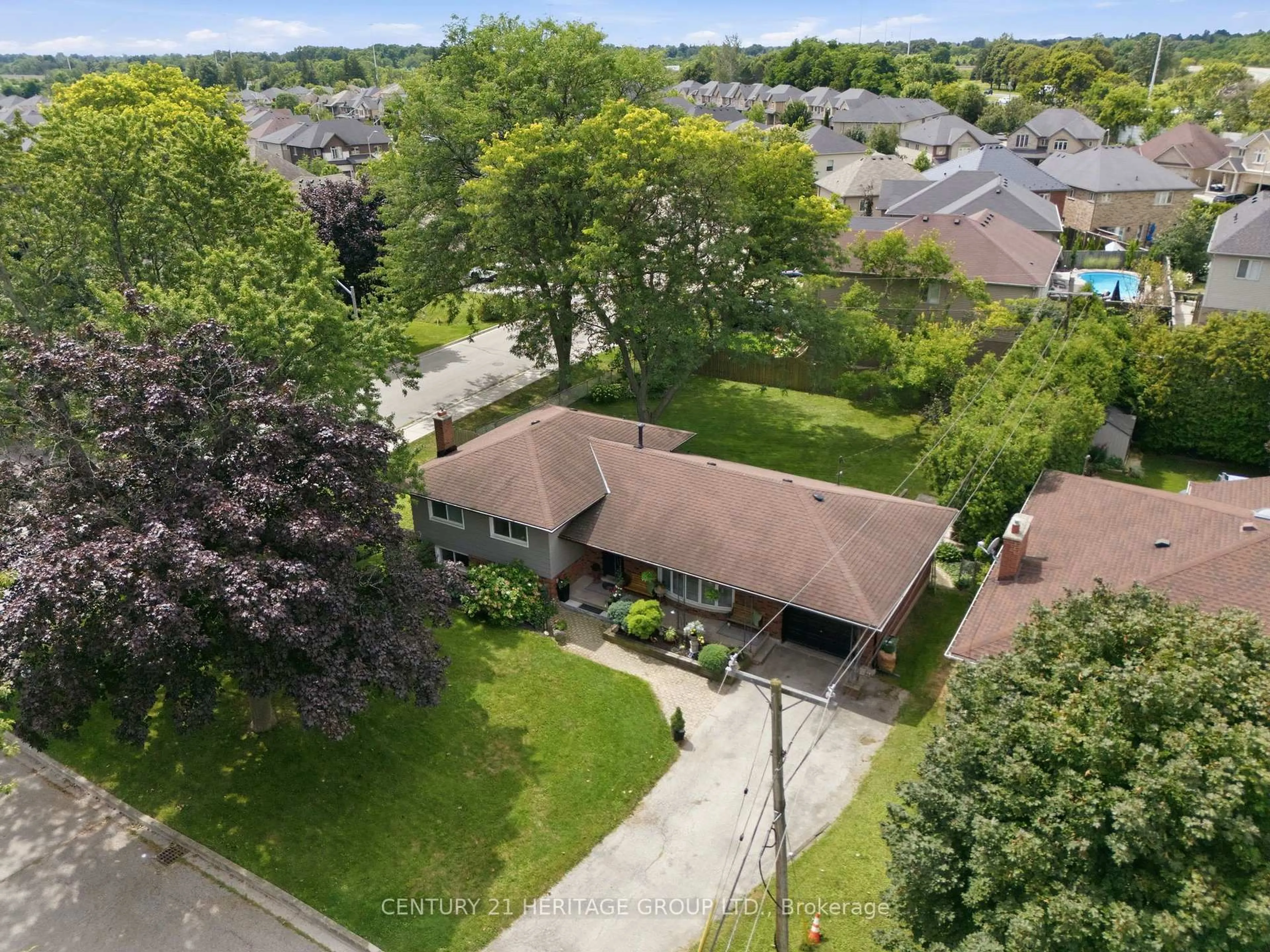 A pic from outside/outdoor area/front of a property/back of a property/a pic from drone, street for 314 Harmony Rd, Hamilton Ontario L8G 2T2